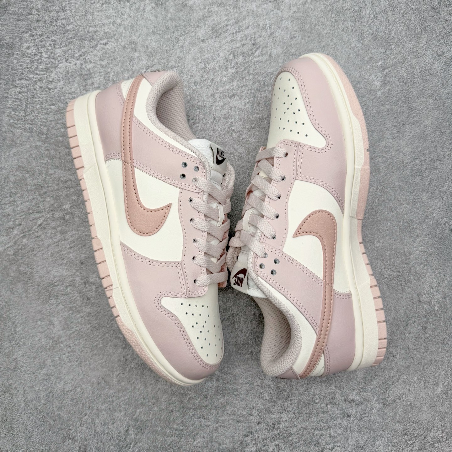 图片[3]-＃YC纯原 NK Dunk Low 柔雾粉 IM6572-602 实力大厂出品 新配色陆续开发 利润个位数只为口碑 全套原纸板楦头开发 确保原汁原味 完美呈现DUNK版型 一比一鞋头弧度高度鞋身弧度 此版本只针对中端市场 皮料材质有所更替 其他数据细节工艺流程均保持一致 绝不口嗨 细节品控鞋型随意对比 独家私模官方第六代原厂航空铝磨具打磨大底 鞋头坡度极致还原 无解鞋型 原盒原配 圈内天花板工艺 原厂玻璃冲刀 超高清洁度 全鞋零毛边皮料切割 原厂中底布点胶 中底布拉帮走线遵循公司 尺码：36 36.5 37.5 38 38.5 39 40 40.5 41 42 42.5 43 44 44.5 45 46-选品中心