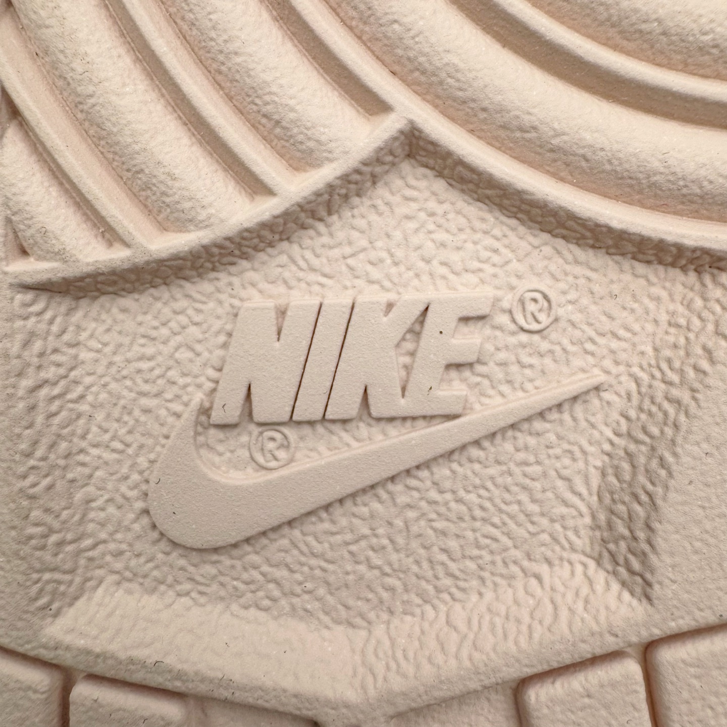 图片[19]-＃YC纯原 NK Dunk Low 柔雾粉 IM6572-602 实力大厂出品 新配色陆续开发 利润个位数只为口碑 全套原纸板楦头开发 确保原汁原味 完美呈现DUNK版型 一比一鞋头弧度高度鞋身弧度 此版本只针对中端市场 皮料材质有所更替 其他数据细节工艺流程均保持一致 绝不口嗨 细节品控鞋型随意对比 独家私模官方第六代原厂航空铝磨具打磨大底 鞋头坡度极致还原 无解鞋型 原盒原配 圈内天花板工艺 原厂玻璃冲刀 超高清洁度 全鞋零毛边皮料切割 原厂中底布点胶 中底布拉帮走线遵循公司 尺码：36 36.5 37.5 38 38.5 39 40 40.5 41 42 42.5 43 44 44.5 45 46-选品中心