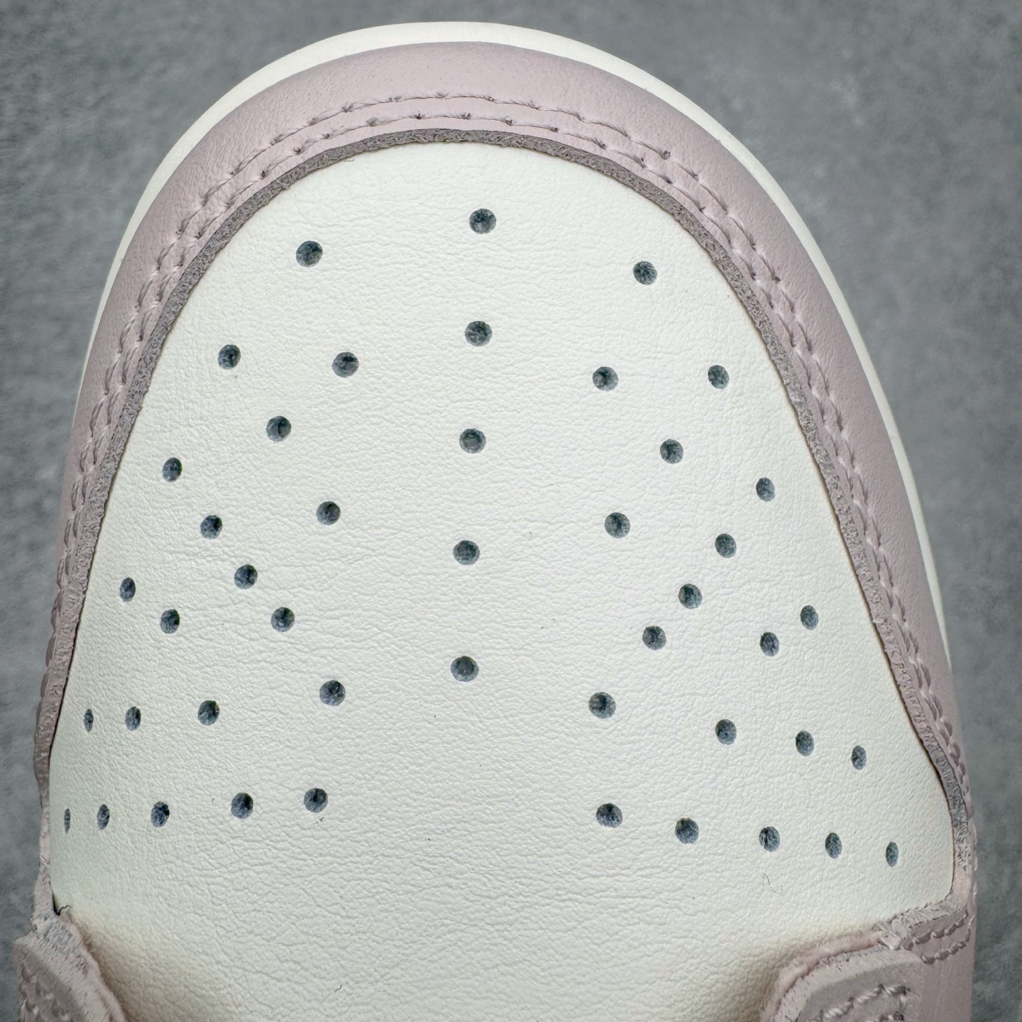 图片[14]-＃YC纯原 NK Dunk Low 柔雾粉 IM6572-602 实力大厂出品 新配色陆续开发 利润个位数只为口碑 全套原纸板楦头开发 确保原汁原味 完美呈现DUNK版型 一比一鞋头弧度高度鞋身弧度 此版本只针对中端市场 皮料材质有所更替 其他数据细节工艺流程均保持一致 绝不口嗨 细节品控鞋型随意对比 独家私模官方第六代原厂航空铝磨具打磨大底 鞋头坡度极致还原 无解鞋型 原盒原配 圈内天花板工艺 原厂玻璃冲刀 超高清洁度 全鞋零毛边皮料切割 原厂中底布点胶 中底布拉帮走线遵循公司 尺码：36 36.5 37.5 38 38.5 39 40 40.5 41 42 42.5 43 44 44.5 45 46-选品中心