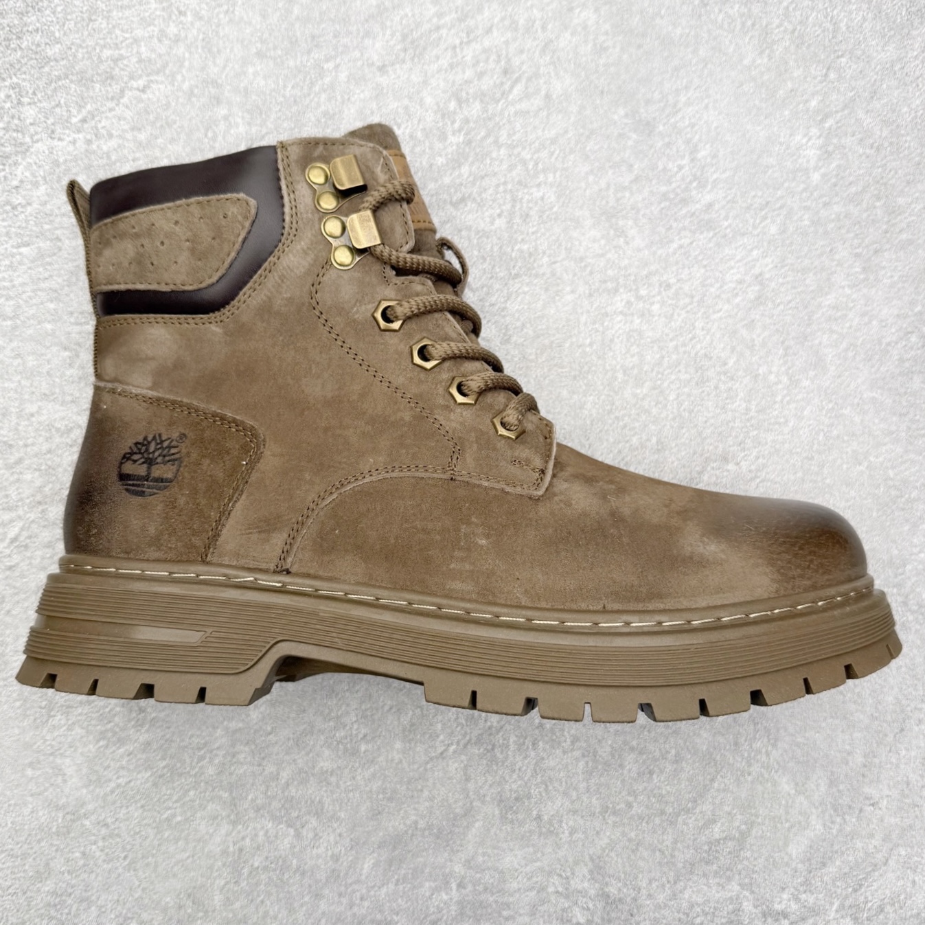 Timberland添柏岚/天伯伦 秋冬新品 秋冬必备户外休闲大黄靴系列#广东大厂品质 原盒原包装 时尚潮流搭配 面料采用意大利🇮🇹顶级磨砂细纹牛皮 轻质大底 搭配防臭防腐真皮乳胶鞋垫 大底到五金都是代工厂原材料制作 同原版固特异永不开胶工艺 好货不杀猪 首单质量严格把控 全网独家首发 品质毋庸置疑 全套官网统一包装 给您完美的穿着体验 质量考究耐穿 型男必备 专治不帅 高品质脚感一流 今年冬季防寒户外专用 日常随意搭配 尺码：38-44（皮鞋码）-选品中心