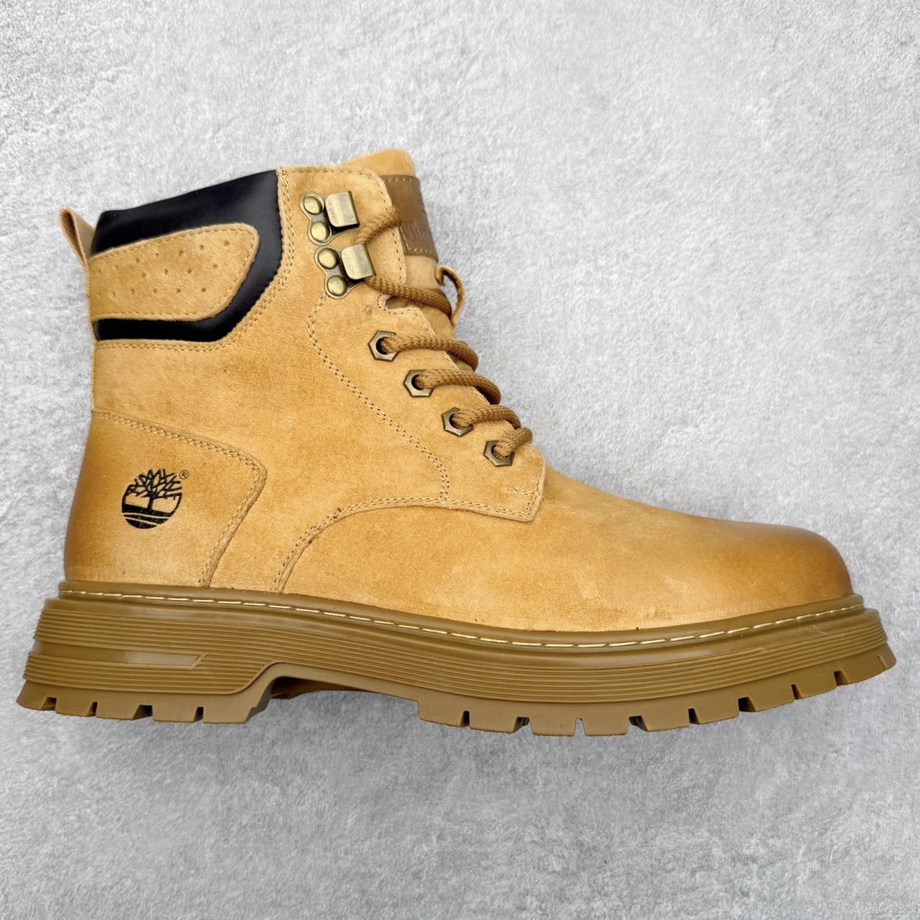 Timberland添柏岚/天伯伦 秋冬新品 秋冬必备户外休闲大黄靴系列#广东大厂品质 原盒原包装 时尚潮流搭配 面料采用意大利🇮🇹顶级磨砂细纹牛皮 轻质大底 搭配防臭防腐真皮乳胶鞋垫 大底到五金都是代工厂原材料制作 同原版固特异永不开胶工艺 好货不杀猪 首单质量严格把控 全网独家首发 品质毋庸置疑 全套官网统一包装 给您完美的穿着体验 质量考究耐穿 型男必备 专治不帅 高品质脚感一流 今年冬季防寒户外专用 日常随意搭配 尺码：38-44（皮鞋码）-选品中心