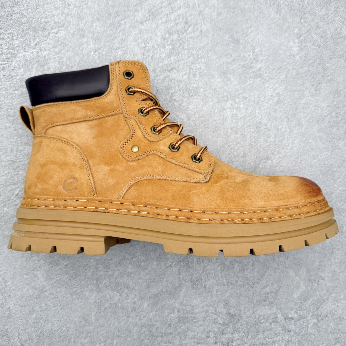 ECCO爱步男鞋大黄靴 防滑厚底马丁靴 工装靴真皮靴 适酷系列 臻选头层皮鞋面 弹性柔韧 舒适透气 带来舒适享受的脚感 贴合足底 便携简约系带设计 可自由调节松紧 细致精湛车线 牢固可靠 带来更持久穿搭品质 防滑弹力鞋底 清晰防滑纹理 轻盈弹力不厚重 抓地耐磨 舒适内里 柔软透气 合脚稳固 尺码：39 40 41 42 43 44 45（皮鞋码）-选品中心