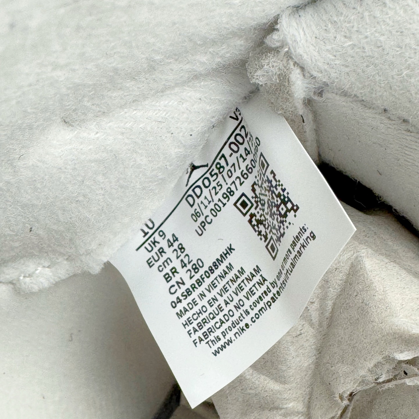 图片[11]-＃Ljr特供 Air Jordan AJ5 OG 狼灰 DD0587-002 全新改良批次 圈内最强倒钩系列 恪守真诚 承诺混一赔十 高端零售裸鞋圈特供批次 SZ原厂全套原楦原纸板冲刀磨具开发 原厂皮料加持 原厂港宝加持定型后跟R度完美 同源原厂电绣 飞翼针数密度立体效果一致 百分百一致原鞋 原厂拉帮工艺 针距密度一致 后跟弧度收口自然不对折 极致一眼正品既视感 进口玻璃冲刀皮料裁剪零毛边 全鞋电脑针车工艺 品控清洁度最高QC检验标准 免检产品 原厂订购鞋盒、鞋标、防尘纸、鞋撑、鞋带 追求极致的原厂味道 尺码：40.5 41 42 42.5 43 44 44.5 45 45.5 46 47.5 48.5-选品中心