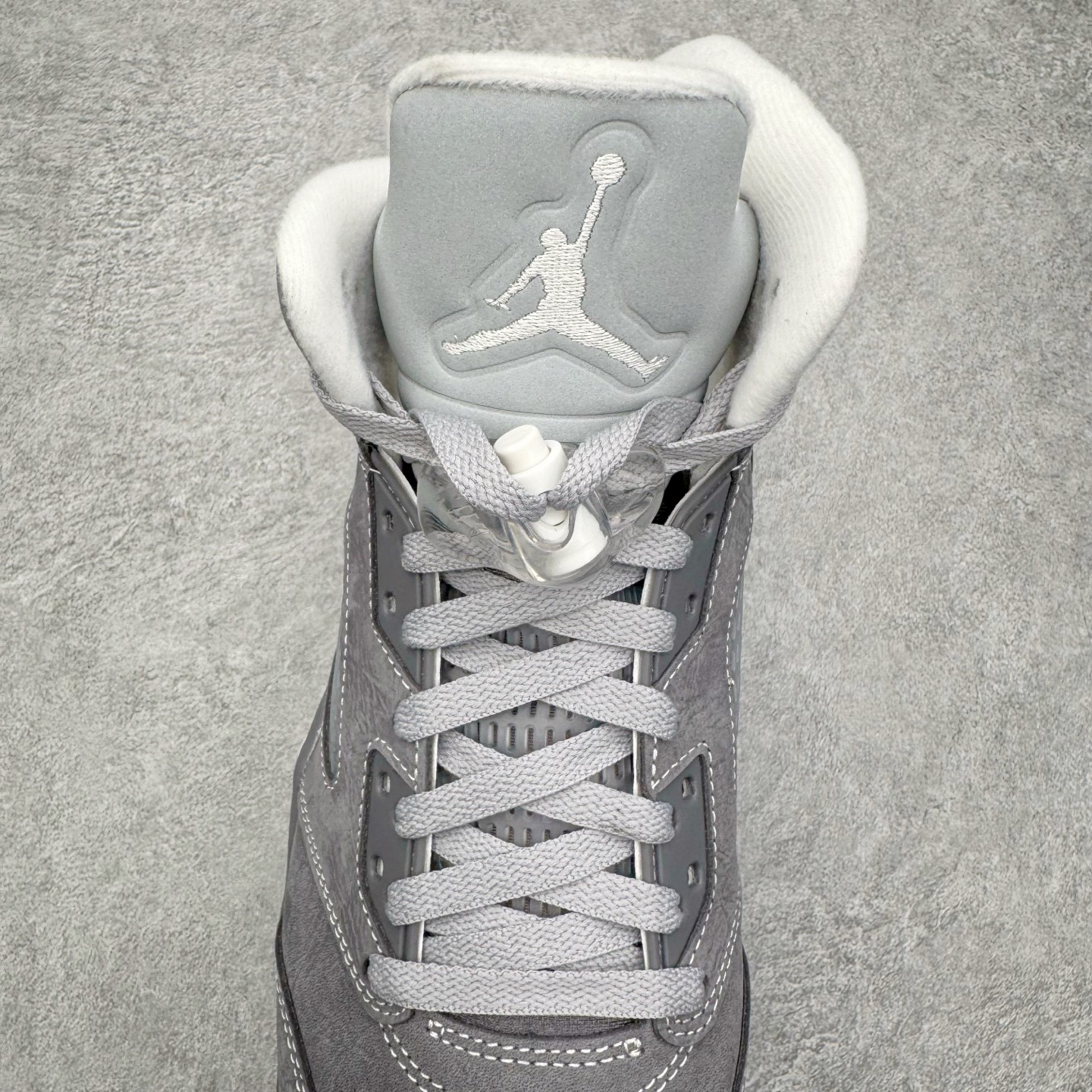 图片[5]-＃Ljr特供 Air Jordan AJ5 OG 狼灰 DD0587-002 全新改良批次 圈内最强倒钩系列 恪守真诚 承诺混一赔十 高端零售裸鞋圈特供批次 SZ原厂全套原楦原纸板冲刀磨具开发 原厂皮料加持 原厂港宝加持定型后跟R度完美 同源原厂电绣 飞翼针数密度立体效果一致 百分百一致原鞋 原厂拉帮工艺 针距密度一致 后跟弧度收口自然不对折 极致一眼正品既视感 进口玻璃冲刀皮料裁剪零毛边 全鞋电脑针车工艺 品控清洁度最高QC检验标准 免检产品 原厂订购鞋盒、鞋标、防尘纸、鞋撑、鞋带 追求极致的原厂味道 尺码：40.5 41 42 42.5 43 44 44.5 45 45.5 46 47.5 48.5-选品中心