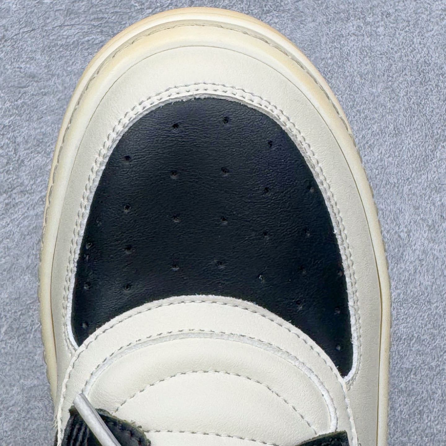 图片[14]-＃DG纯原 Rick Owens Edfu 瑞克·欧文斯高帮皮面时尚运动板鞋 黑白生胶 二级市场已经7K以上 平台客户随意卖四位数 RO广东原厂出品 纯原天花板 原版一比一复刻 冲正绝不翻车 还原度达到百分之98以上 原楦开发纸版版型 ZP拆解原版1：1复模裁片纸版 力求做到0错位 这样才能达到和zp一致的鞋型味道 采用进口cnc数控机床开发对版独家tpu奶香大底 区别于市场所有版本 zp同源全头层粒面小牛皮 达到和zp一致手感 原厂进口细纹布 万邦订购原厂高弹粉红色海绵 内里搭配软质细腻羊皮 TPU高密度大底 软硬度透光度高已经测试和原版一致 尺码：36 37 38 39 40 41 42 43 44 45 46-选品中心