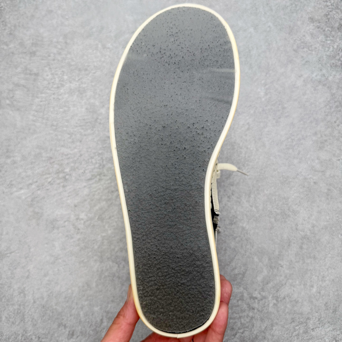 图片[9]-＃DG纯原 Rick Owens Edfu 瑞克·欧文斯高帮皮面时尚运动板鞋 黑白生胶 二级市场已经7K以上 平台客户随意卖四位数 RO广东原厂出品 纯原天花板 原版一比一复刻 冲正绝不翻车 还原度达到百分之98以上 原楦开发纸版版型 ZP拆解原版1：1复模裁片纸版 力求做到0错位 这样才能达到和zp一致的鞋型味道 采用进口cnc数控机床开发对版独家tpu奶香大底 区别于市场所有版本 zp同源全头层粒面小牛皮 达到和zp一致手感 原厂进口细纹布 万邦订购原厂高弹粉红色海绵 内里搭配软质细腻羊皮 TPU高密度大底 软硬度透光度高已经测试和原版一致 尺码：36 37 38 39 40 41 42 43 44 45 46-选品中心