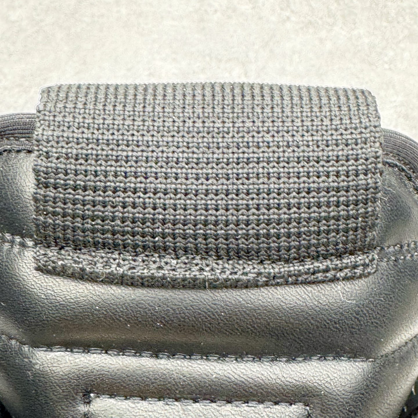 图片[19]-＃DG纯原 Rick Owens Edfu 瑞克·欧文斯高帮皮面时尚运动板鞋 黑白生胶 二级市场已经7K以上 平台客户随意卖四位数 RO广东原厂出品 纯原天花板 原版一比一复刻 冲正绝不翻车 还原度达到百分之98以上 原楦开发纸版版型 ZP拆解原版1：1复模裁片纸版 力求做到0错位 这样才能达到和zp一致的鞋型味道 采用进口cnc数控机床开发对版独家tpu奶香大底 区别于市场所有版本 zp同源全头层粒面小牛皮 达到和zp一致手感 原厂进口细纹布 万邦订购原厂高弹粉红色海绵 内里搭配软质细腻羊皮 TPU高密度大底 软硬度透光度高已经测试和原版一致 尺码：36 37 38 39 40 41 42 43 44 45 46-选品中心