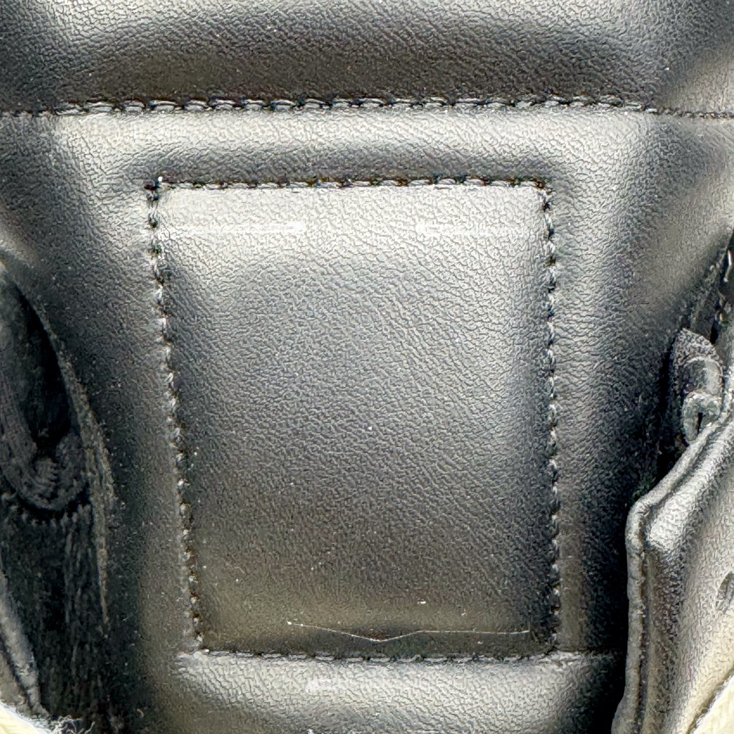 图片[18]-＃DG纯原 Rick Owens Edfu 瑞克·欧文斯高帮皮面时尚运动板鞋 黑白生胶 二级市场已经7K以上 平台客户随意卖四位数 RO广东原厂出品 纯原天花板 原版一比一复刻 冲正绝不翻车 还原度达到百分之98以上 原楦开发纸版版型 ZP拆解原版1：1复模裁片纸版 力求做到0错位 这样才能达到和zp一致的鞋型味道 采用进口cnc数控机床开发对版独家tpu奶香大底 区别于市场所有版本 zp同源全头层粒面小牛皮 达到和zp一致手感 原厂进口细纹布 万邦订购原厂高弹粉红色海绵 内里搭配软质细腻羊皮 TPU高密度大底 软硬度透光度高已经测试和原版一致 尺码：36 37 38 39 40 41 42 43 44 45 46-选品中心