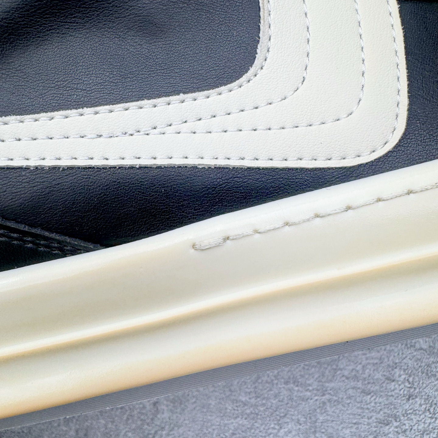 图片[12]-＃DG纯原 Rick Owens Edfu 瑞克·欧文斯高帮皮面时尚运动板鞋 黑白生胶 二级市场已经7K以上 平台客户随意卖四位数 RO广东原厂出品 纯原天花板 原版一比一复刻 冲正绝不翻车 还原度达到百分之98以上 原楦开发纸版版型 ZP拆解原版1：1复模裁片纸版 力求做到0错位 这样才能达到和zp一致的鞋型味道 采用进口cnc数控机床开发对版独家tpu奶香大底 区别于市场所有版本 zp同源全头层粒面小牛皮 达到和zp一致手感 原厂进口细纹布 万邦订购原厂高弹粉红色海绵 内里搭配软质细腻羊皮 TPU高密度大底 软硬度透光度高已经测试和原版一致 尺码：36 37 38 39 40 41 42 43 44 45 46-选品中心