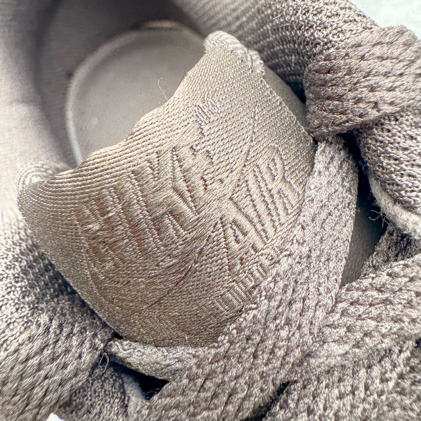 图片[18]-＃GX NK Air Force 1 Low \’07 空军一号低帮经典板鞋 深棕色 IH1698-200 经典老鞋 完美复刻 不规则波浪大底咬花 全鞋电脑针车 工整有序 视觉效果满分 原厂拉帮手法 标准四线 密度针距针孔大小控制到位 原装反口里网布海绵 正确卡色网眼大小 新版鞋撑改用纸团代替 原厂港宝加持完美还原灵魂版型 原盒原配从里到外百分百还原 原厂全头层原厂皮料 原标原盒 内置Sole气垫 中底白色背胶 中底划线 已经无限的接近公司 原厂楦头 原厂刺绣 后跟弧度修正 独家私模最大开发到48.5 尺码：35.5 36 37.5 38 38.5 39 40 40.5 41 42 42.5 43 44 44.5 45 46 47.5 48.5-选品中心