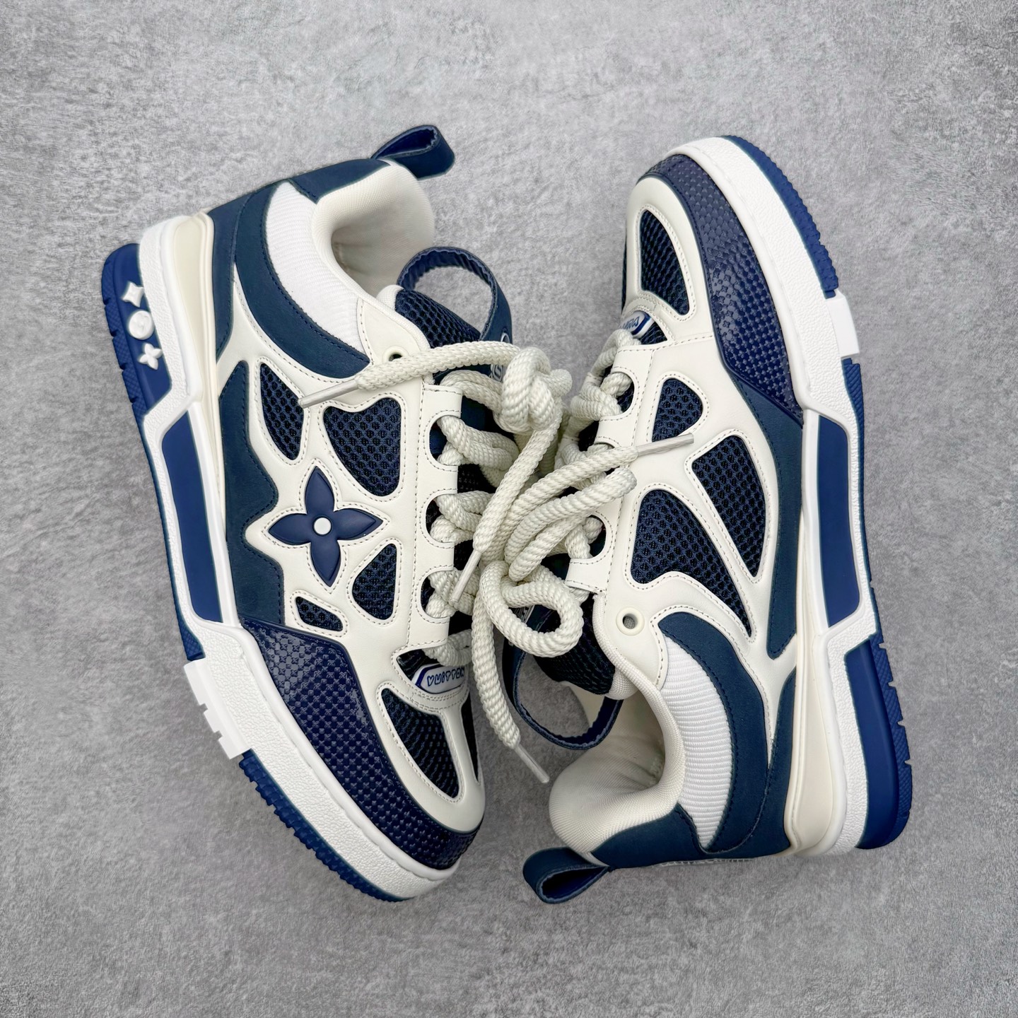 图片[3]-＃GD广顶 Louis Vuitton SKATE lv路易威登系带时装走秀运动时尚板鞋 外贸零售特供批次 2023全新纸板数据 印花高频效果碾压市面 市售天花板产物 耗时半年巨作 全套原厂新版原纸板楦头开发 原厂特供皮料加持 市场所有版本中综合最强的货品 GD实力大厂出品 全网最全配色更新最快 最成熟的做工稳定的品控 完美鞋型超高的清洁度 零毛边线头瑕疵 全套原楦原纸版原鞋开模 全网最具灵魂的版型 正确原装黄色鞋盒 正确中底印花 鞋面印花3D高频深度立体 全鞋电脑针车 紧密相连 针距密度一致 环保乳胶注塑鞋垫 厚度脚感还原原版 皮面裁剪部位 统一油边封口工艺 原装橡胶大底含胶量大底组合零偏差 专柜全套包装 防尘袋 说明书 质保卡 男女鞋 尺码：35 36 37 38 39 40 41 42 43 44 45-选品中心