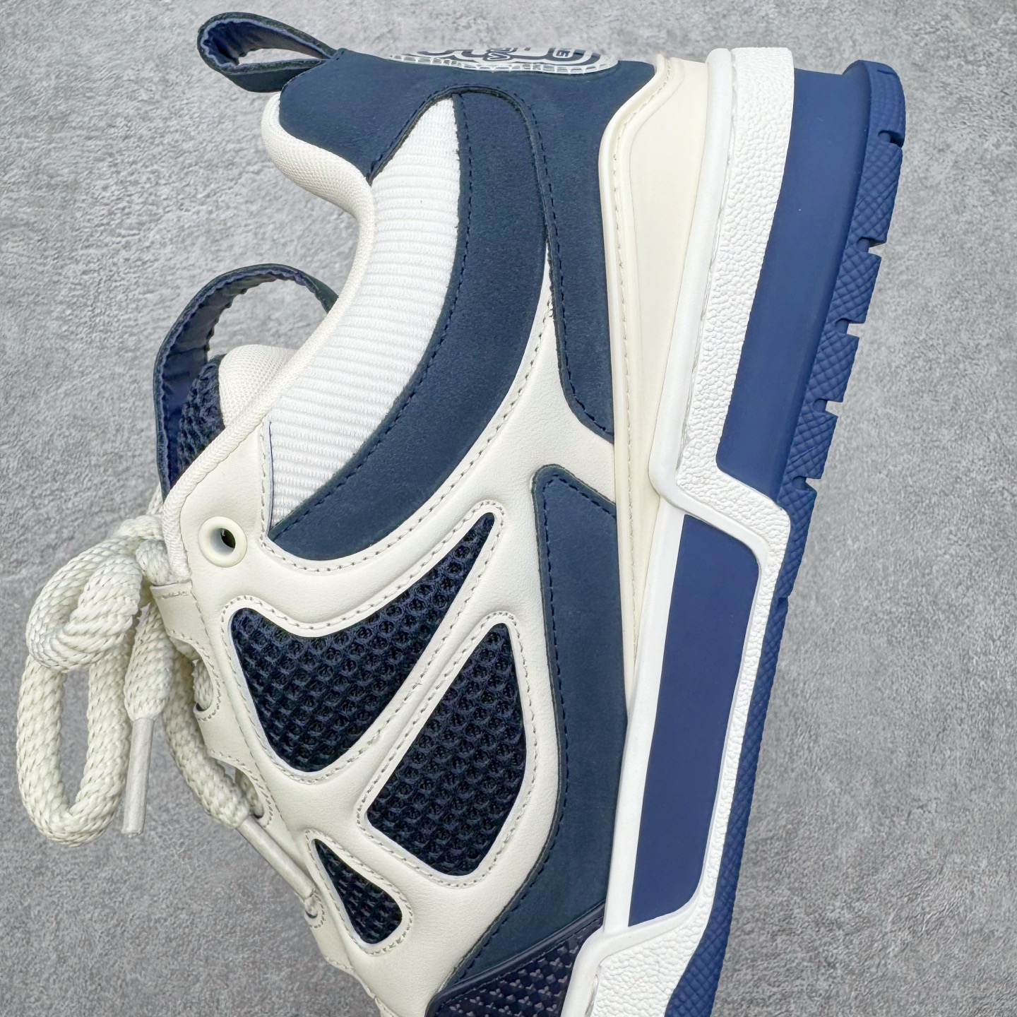 图片[7]-＃GD广顶 Louis Vuitton SKATE lv路易威登系带时装走秀运动时尚板鞋 外贸零售特供批次 2023全新纸板数据 印花高频效果碾压市面 市售天花板产物 耗时半年巨作 全套原厂新版原纸板楦头开发 原厂特供皮料加持 市场所有版本中综合最强的货品 GD实力大厂出品 全网最全配色更新最快 最成熟的做工稳定的品控 完美鞋型超高的清洁度 零毛边线头瑕疵 全套原楦原纸版原鞋开模 全网最具灵魂的版型 正确原装黄色鞋盒 正确中底印花 鞋面印花3D高频深度立体 全鞋电脑针车 紧密相连 针距密度一致 环保乳胶注塑鞋垫 厚度脚感还原原版 皮面裁剪部位 统一油边封口工艺 原装橡胶大底含胶量大底组合零偏差 专柜全套包装 防尘袋 说明书 质保卡 男女鞋 尺码：35 36 37 38 39 40 41 42 43 44 45-选品中心