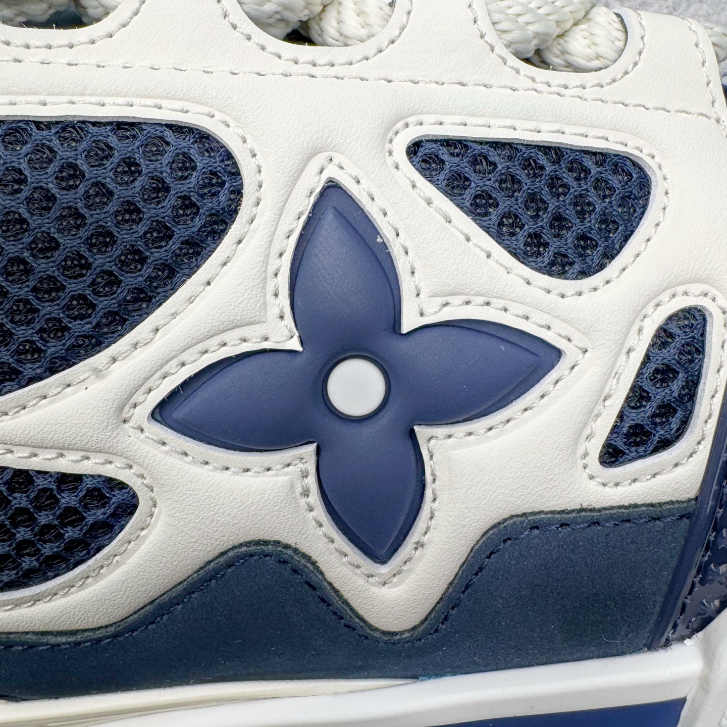 图片[20]-＃GD广顶 Louis Vuitton SKATE lv路易威登系带时装走秀运动时尚板鞋 外贸零售特供批次 2023全新纸板数据 印花高频效果碾压市面 市售天花板产物 耗时半年巨作 全套原厂新版原纸板楦头开发 原厂特供皮料加持 市场所有版本中综合最强的货品 GD实力大厂出品 全网最全配色更新最快 最成熟的做工稳定的品控 完美鞋型超高的清洁度 零毛边线头瑕疵 全套原楦原纸版原鞋开模 全网最具灵魂的版型 正确原装黄色鞋盒 正确中底印花 鞋面印花3D高频深度立体 全鞋电脑针车 紧密相连 针距密度一致 环保乳胶注塑鞋垫 厚度脚感还原原版 皮面裁剪部位 统一油边封口工艺 原装橡胶大底含胶量大底组合零偏差 专柜全套包装 防尘袋 说明书 质保卡 男女鞋 尺码：35 36 37 38 39 40 41 42 43 44 45-选品中心