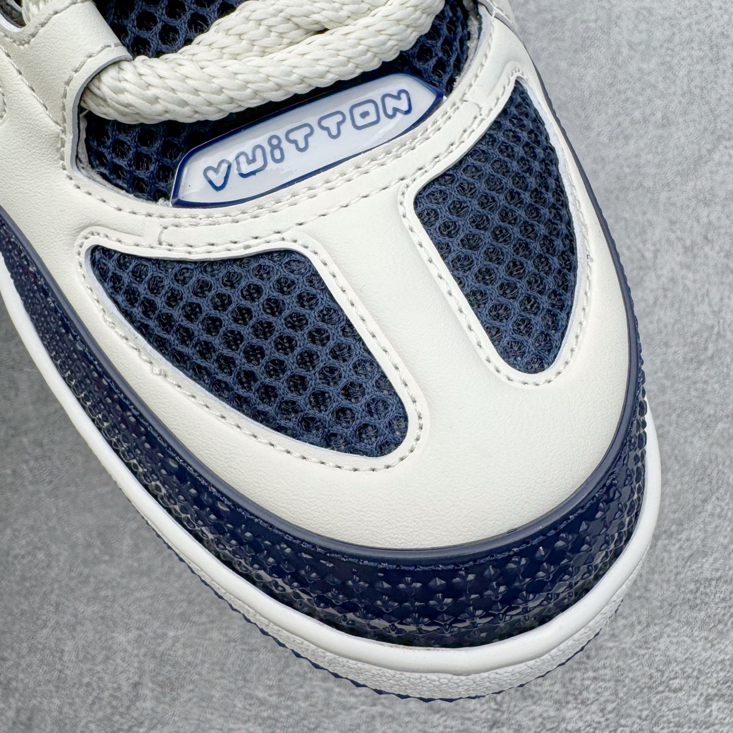 图片[18]-＃GD广顶 Louis Vuitton SKATE lv路易威登系带时装走秀运动时尚板鞋 外贸零售特供批次 2023全新纸板数据 印花高频效果碾压市面 市售天花板产物 耗时半年巨作 全套原厂新版原纸板楦头开发 原厂特供皮料加持 市场所有版本中综合最强的货品 GD实力大厂出品 全网最全配色更新最快 最成熟的做工稳定的品控 完美鞋型超高的清洁度 零毛边线头瑕疵 全套原楦原纸版原鞋开模 全网最具灵魂的版型 正确原装黄色鞋盒 正确中底印花 鞋面印花3D高频深度立体 全鞋电脑针车 紧密相连 针距密度一致 环保乳胶注塑鞋垫 厚度脚感还原原版 皮面裁剪部位 统一油边封口工艺 原装橡胶大底含胶量大底组合零偏差 专柜全套包装 防尘袋 说明书 质保卡 男女鞋 尺码：35 36 37 38 39 40 41 42 43 44 45-选品中心