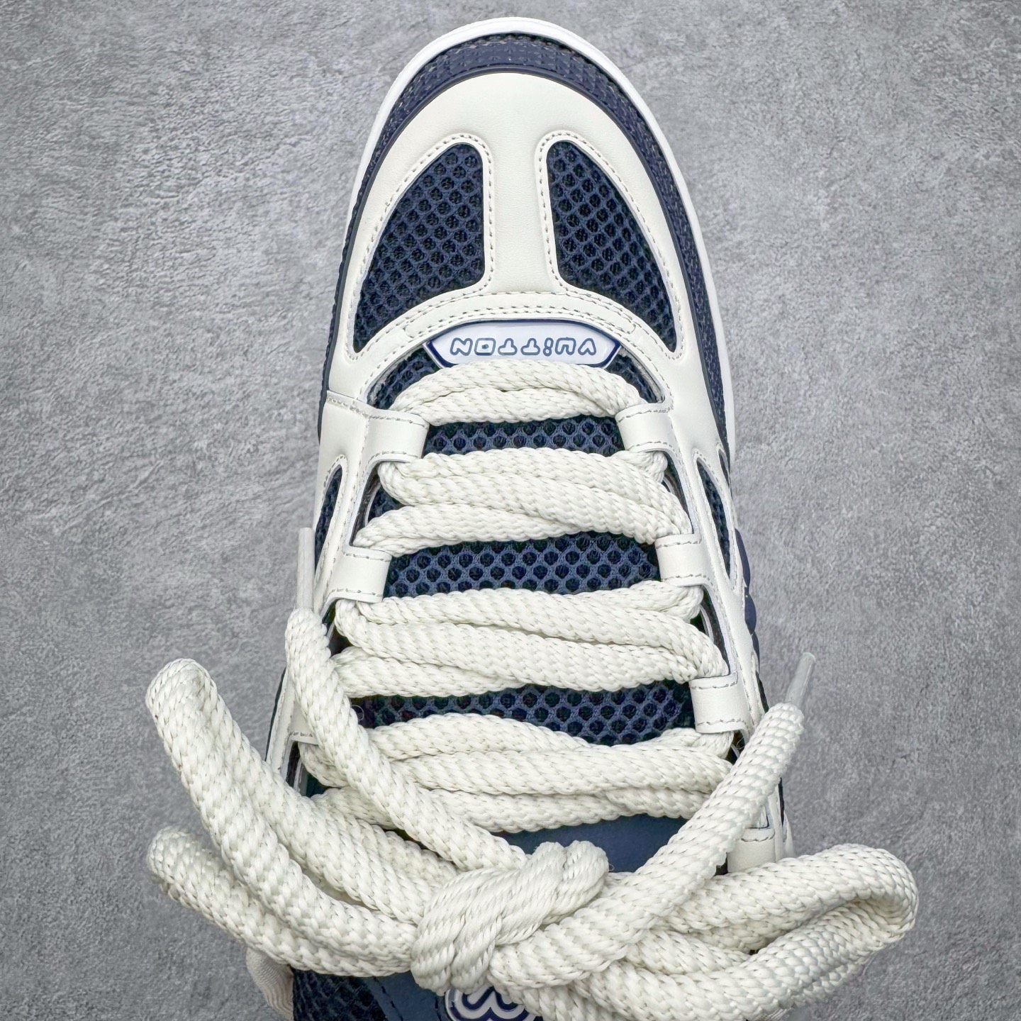 图片[4]-＃GD广顶 Louis Vuitton SKATE lv路易威登系带时装走秀运动时尚板鞋 外贸零售特供批次 2023全新纸板数据 印花高频效果碾压市面 市售天花板产物 耗时半年巨作 全套原厂新版原纸板楦头开发 原厂特供皮料加持 市场所有版本中综合最强的货品 GD实力大厂出品 全网最全配色更新最快 最成熟的做工稳定的品控 完美鞋型超高的清洁度 零毛边线头瑕疵 全套原楦原纸版原鞋开模 全网最具灵魂的版型 正确原装黄色鞋盒 正确中底印花 鞋面印花3D高频深度立体 全鞋电脑针车 紧密相连 针距密度一致 环保乳胶注塑鞋垫 厚度脚感还原原版 皮面裁剪部位 统一油边封口工艺 原装橡胶大底含胶量大底组合零偏差 专柜全套包装 防尘袋 说明书 质保卡 男女鞋 尺码：35 36 37 38 39 40 41 42 43 44 45-选品中心