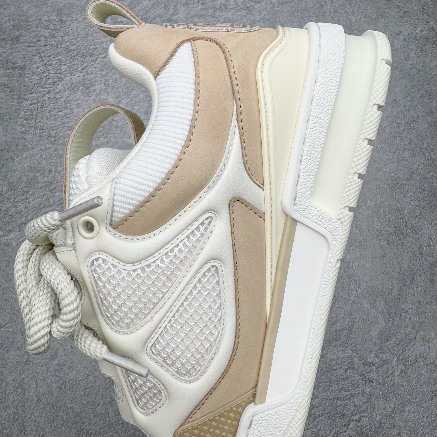 图片[7]-＃GD广顶 Louis Vuitton SKATE lv路易威登系带时装走秀运动时尚板鞋 外贸零售特供批次 2023全新纸板数据 印花高频效果碾压市面 市售天花板产物 耗时半年巨作 全套原厂新版原纸板楦头开发 原厂特供皮料加持 市场所有版本中综合最强的货品 GD实力大厂出品 全网最全配色更新最快 最成熟的做工稳定的品控 完美鞋型超高的清洁度 零毛边线头瑕疵 全套原楦原纸版原鞋开模 全网最具灵魂的版型 正确原装黄色鞋盒 正确中底印花 鞋面印花3D高频深度立体 全鞋电脑针车 紧密相连 针距密度一致 环保乳胶注塑鞋垫 厚度脚感还原原版 皮面裁剪部位 统一油边封口工艺 原装橡胶大底含胶量大底组合零偏差 专柜全套包装 防尘袋 说明书 质保卡 男女鞋 尺码：35 36 37 38 39 40 41 42 43 44 45-选品中心