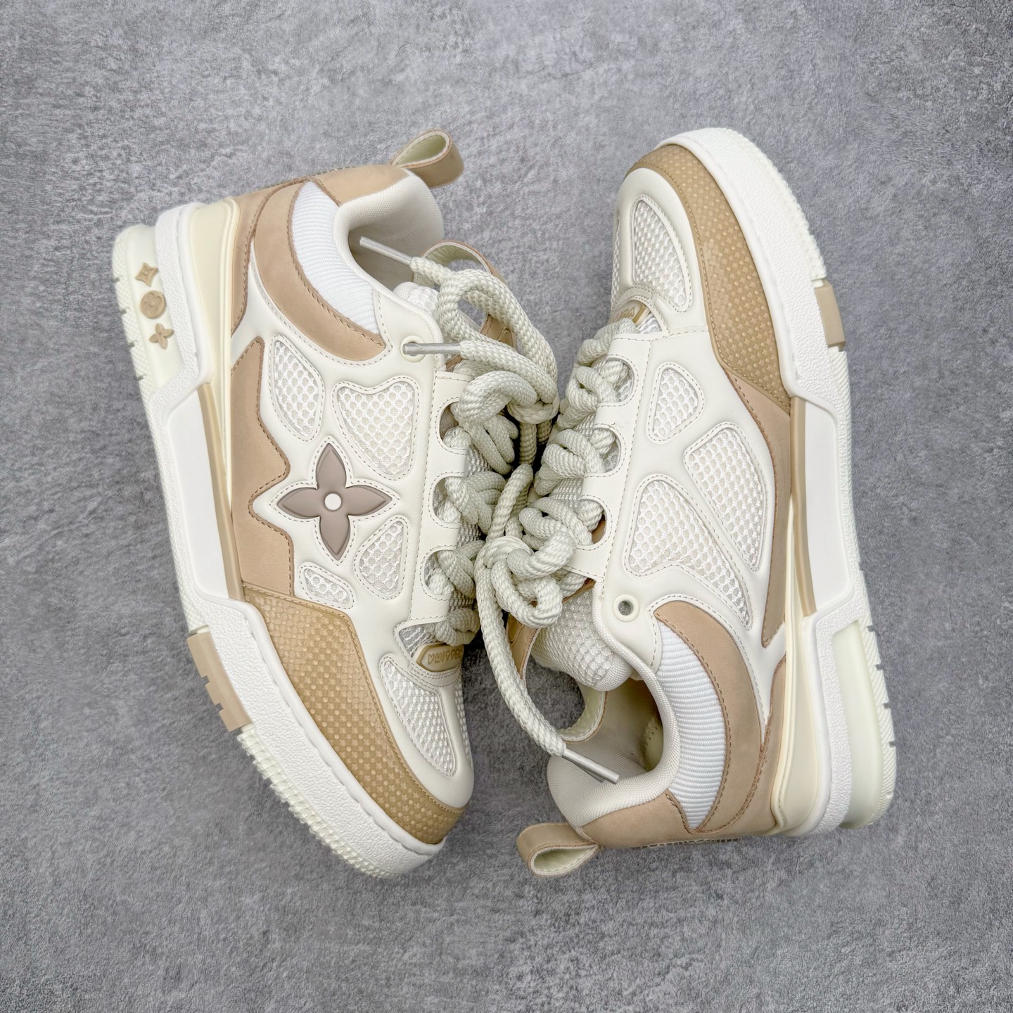 图片[3]-＃GD广顶 Louis Vuitton SKATE lv路易威登系带时装走秀运动时尚板鞋 外贸零售特供批次 2023全新纸板数据 印花高频效果碾压市面 市售天花板产物 耗时半年巨作 全套原厂新版原纸板楦头开发 原厂特供皮料加持 市场所有版本中综合最强的货品 GD实力大厂出品 全网最全配色更新最快 最成熟的做工稳定的品控 完美鞋型超高的清洁度 零毛边线头瑕疵 全套原楦原纸版原鞋开模 全网最具灵魂的版型 正确原装黄色鞋盒 正确中底印花 鞋面印花3D高频深度立体 全鞋电脑针车 紧密相连 针距密度一致 环保乳胶注塑鞋垫 厚度脚感还原原版 皮面裁剪部位 统一油边封口工艺 原装橡胶大底含胶量大底组合零偏差 专柜全套包装 防尘袋 说明书 质保卡 男女鞋 尺码：35 36 37 38 39 40 41 42 43 44 45-选品中心