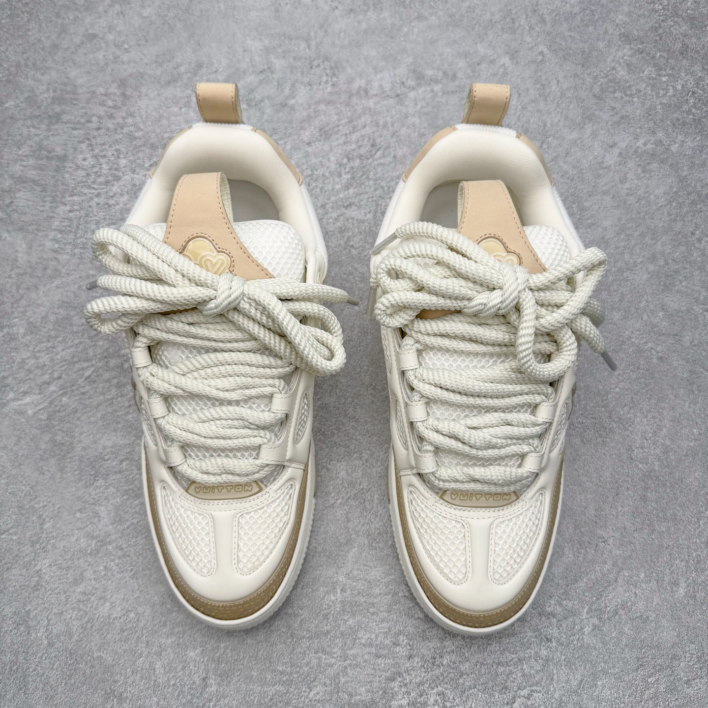 图片[2]-＃GD广顶 Louis Vuitton SKATE lv路易威登系带时装走秀运动时尚板鞋 外贸零售特供批次 2023全新纸板数据 印花高频效果碾压市面 市售天花板产物 耗时半年巨作 全套原厂新版原纸板楦头开发 原厂特供皮料加持 市场所有版本中综合最强的货品 GD实力大厂出品 全网最全配色更新最快 最成熟的做工稳定的品控 完美鞋型超高的清洁度 零毛边线头瑕疵 全套原楦原纸版原鞋开模 全网最具灵魂的版型 正确原装黄色鞋盒 正确中底印花 鞋面印花3D高频深度立体 全鞋电脑针车 紧密相连 针距密度一致 环保乳胶注塑鞋垫 厚度脚感还原原版 皮面裁剪部位 统一油边封口工艺 原装橡胶大底含胶量大底组合零偏差 专柜全套包装 防尘袋 说明书 质保卡 男女鞋 尺码：35 36 37 38 39 40 41 42 43 44 45-选品中心