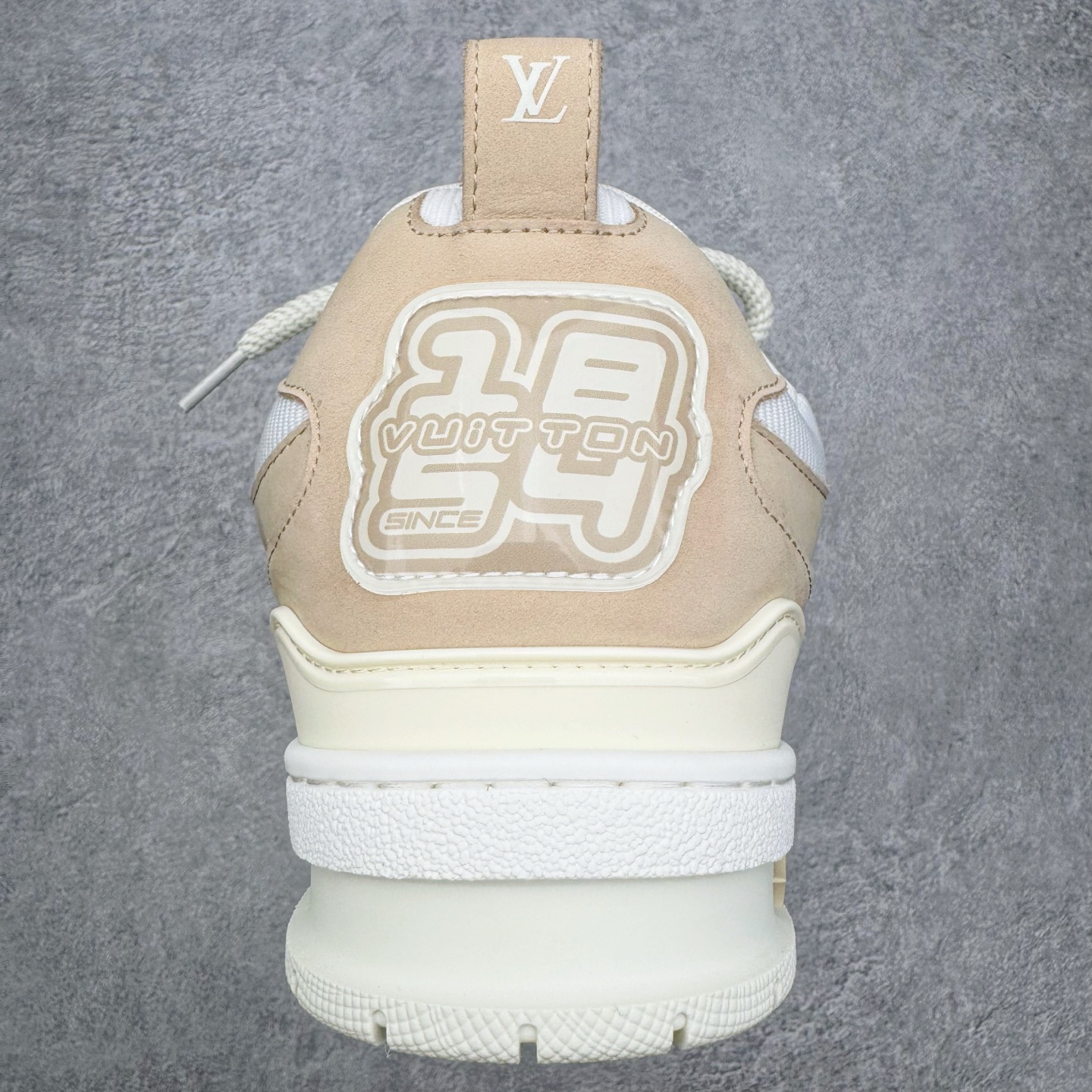 图片[8]-＃GD广顶 Louis Vuitton SKATE lv路易威登系带时装走秀运动时尚板鞋 外贸零售特供批次 2023全新纸板数据 印花高频效果碾压市面 市售天花板产物 耗时半年巨作 全套原厂新版原纸板楦头开发 原厂特供皮料加持 市场所有版本中综合最强的货品 GD实力大厂出品 全网最全配色更新最快 最成熟的做工稳定的品控 完美鞋型超高的清洁度 零毛边线头瑕疵 全套原楦原纸版原鞋开模 全网最具灵魂的版型 正确原装黄色鞋盒 正确中底印花 鞋面印花3D高频深度立体 全鞋电脑针车 紧密相连 针距密度一致 环保乳胶注塑鞋垫 厚度脚感还原原版 皮面裁剪部位 统一油边封口工艺 原装橡胶大底含胶量大底组合零偏差 专柜全套包装 防尘袋 说明书 质保卡 男女鞋 尺码：35 36 37 38 39 40 41 42 43 44 45-选品中心