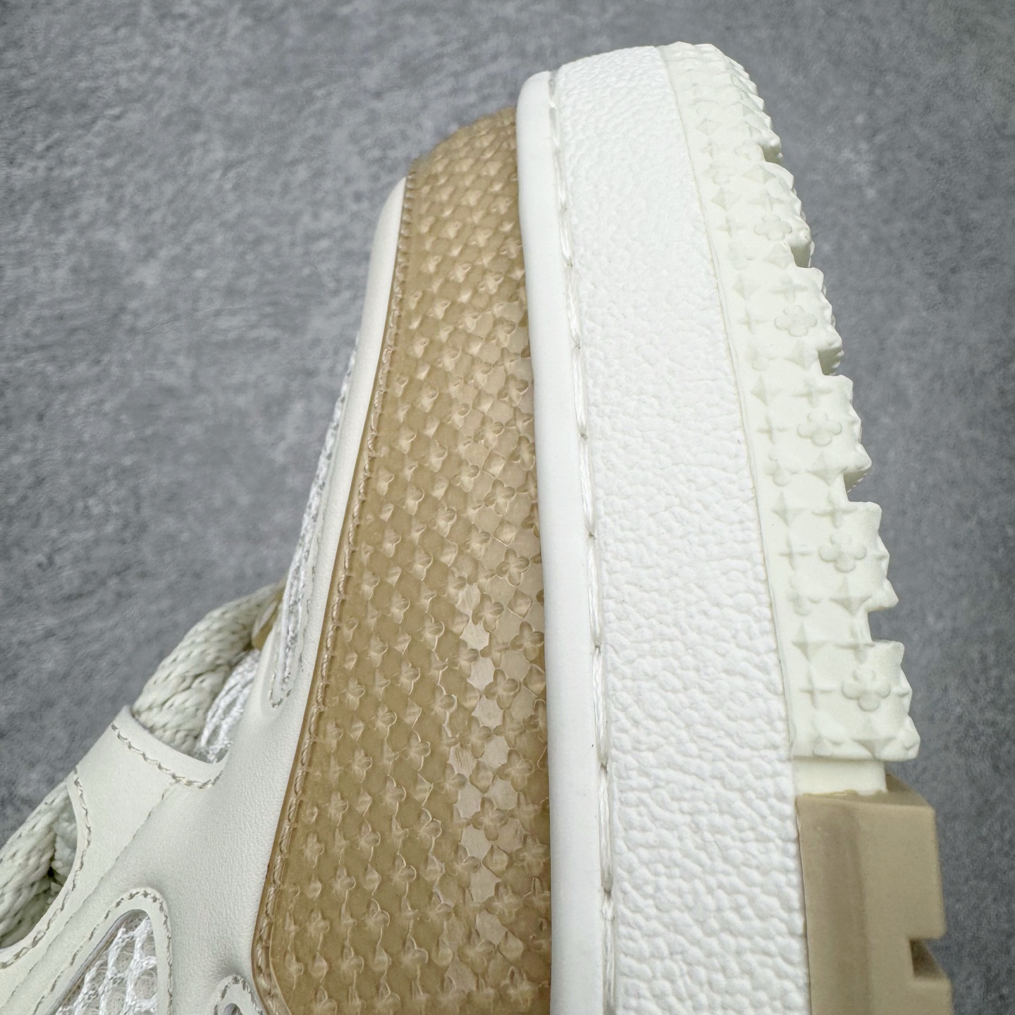 图片[15]-＃GD广顶 Louis Vuitton SKATE lv路易威登系带时装走秀运动时尚板鞋 外贸零售特供批次 2023全新纸板数据 印花高频效果碾压市面 市售天花板产物 耗时半年巨作 全套原厂新版原纸板楦头开发 原厂特供皮料加持 市场所有版本中综合最强的货品 GD实力大厂出品 全网最全配色更新最快 最成熟的做工稳定的品控 完美鞋型超高的清洁度 零毛边线头瑕疵 全套原楦原纸版原鞋开模 全网最具灵魂的版型 正确原装黄色鞋盒 正确中底印花 鞋面印花3D高频深度立体 全鞋电脑针车 紧密相连 针距密度一致 环保乳胶注塑鞋垫 厚度脚感还原原版 皮面裁剪部位 统一油边封口工艺 原装橡胶大底含胶量大底组合零偏差 专柜全套包装 防尘袋 说明书 质保卡 男女鞋 尺码：35 36 37 38 39 40 41 42 43 44 45-选品中心