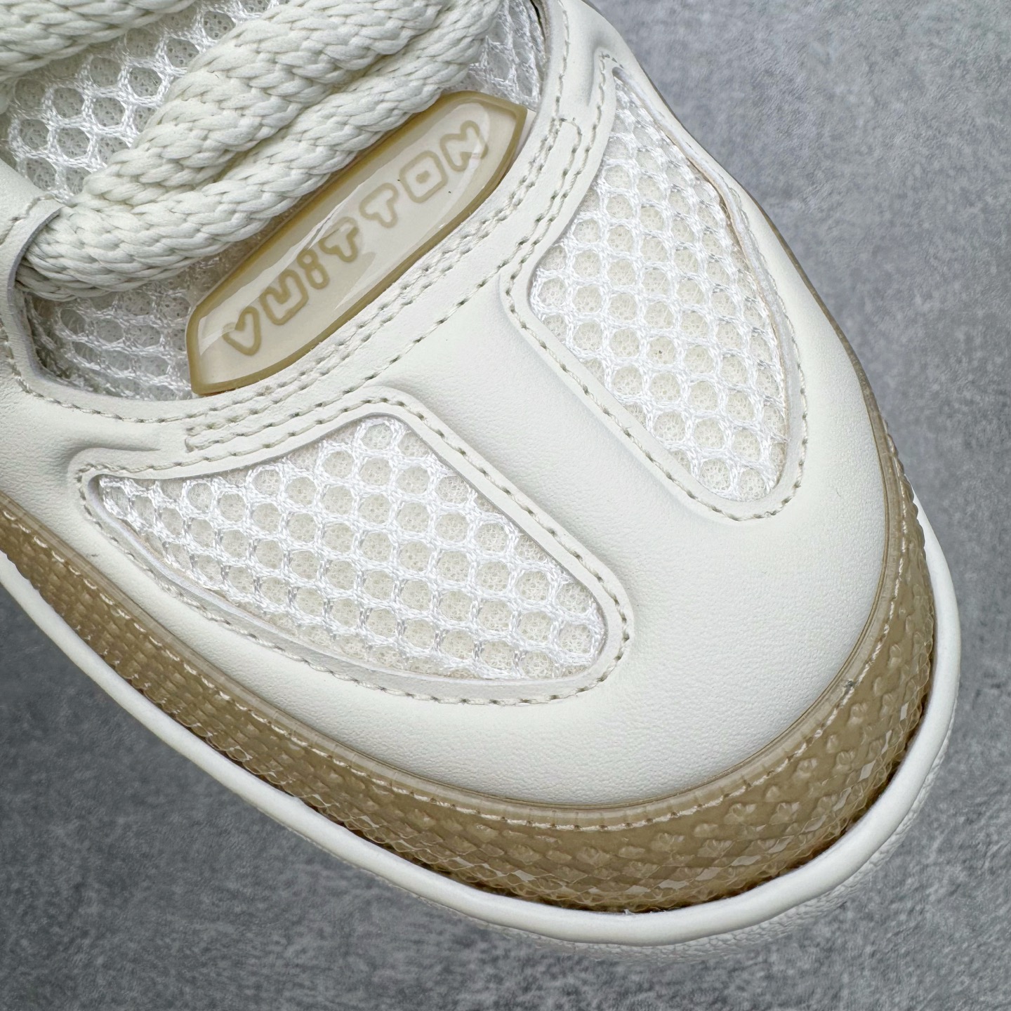 图片[14]-＃GD广顶 Louis Vuitton SKATE lv路易威登系带时装走秀运动时尚板鞋 外贸零售特供批次 2023全新纸板数据 印花高频效果碾压市面 市售天花板产物 耗时半年巨作 全套原厂新版原纸板楦头开发 原厂特供皮料加持 市场所有版本中综合最强的货品 GD实力大厂出品 全网最全配色更新最快 最成熟的做工稳定的品控 完美鞋型超高的清洁度 零毛边线头瑕疵 全套原楦原纸版原鞋开模 全网最具灵魂的版型 正确原装黄色鞋盒 正确中底印花 鞋面印花3D高频深度立体 全鞋电脑针车 紧密相连 针距密度一致 环保乳胶注塑鞋垫 厚度脚感还原原版 皮面裁剪部位 统一油边封口工艺 原装橡胶大底含胶量大底组合零偏差 专柜全套包装 防尘袋 说明书 质保卡 男女鞋 尺码：35 36 37 38 39 40 41 42 43 44 45-选品中心