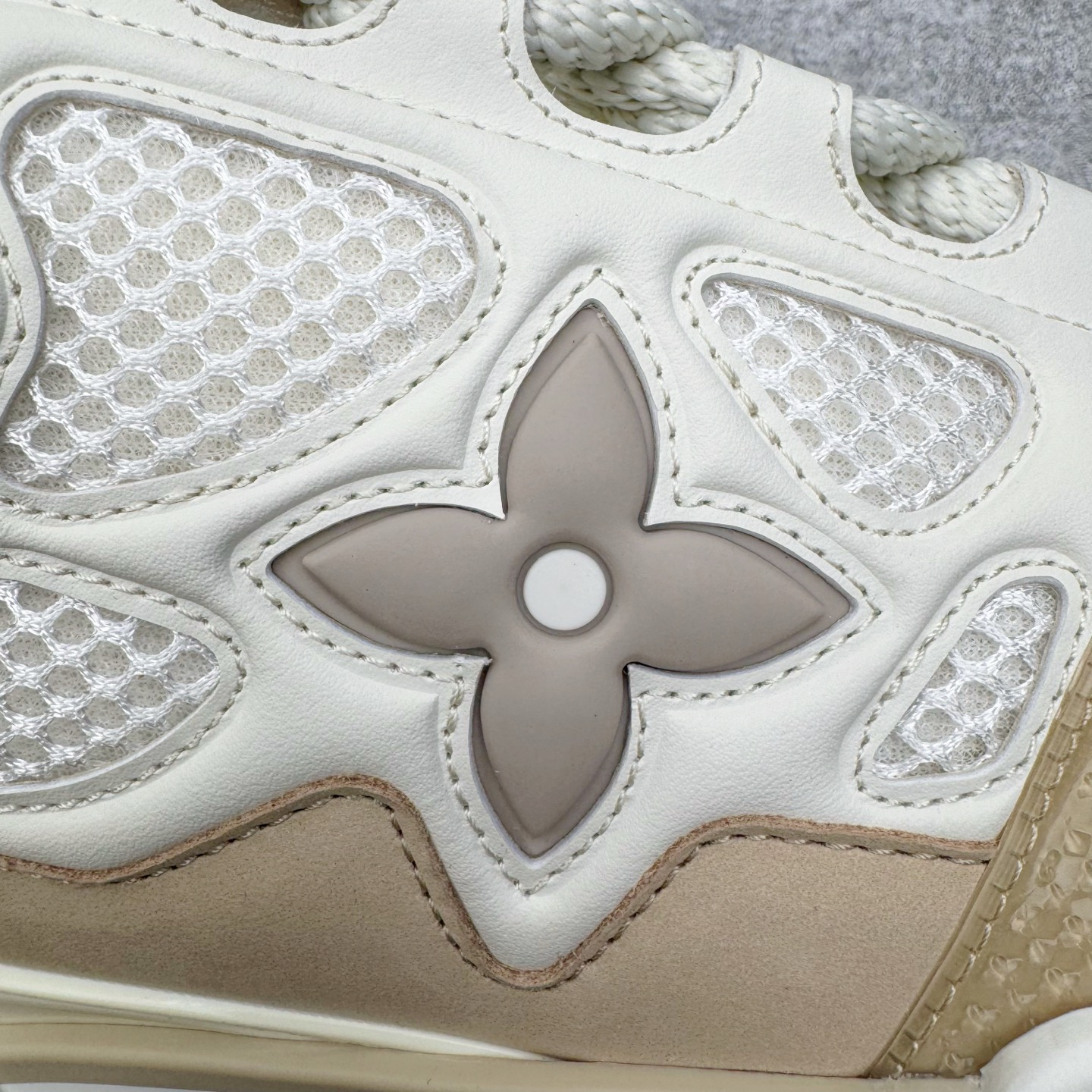 图片[16]-＃GD广顶 Louis Vuitton SKATE lv路易威登系带时装走秀运动时尚板鞋 外贸零售特供批次 2023全新纸板数据 印花高频效果碾压市面 市售天花板产物 耗时半年巨作 全套原厂新版原纸板楦头开发 原厂特供皮料加持 市场所有版本中综合最强的货品 GD实力大厂出品 全网最全配色更新最快 最成熟的做工稳定的品控 完美鞋型超高的清洁度 零毛边线头瑕疵 全套原楦原纸版原鞋开模 全网最具灵魂的版型 正确原装黄色鞋盒 正确中底印花 鞋面印花3D高频深度立体 全鞋电脑针车 紧密相连 针距密度一致 环保乳胶注塑鞋垫 厚度脚感还原原版 皮面裁剪部位 统一油边封口工艺 原装橡胶大底含胶量大底组合零偏差 专柜全套包装 防尘袋 说明书 质保卡 男女鞋 尺码：35 36 37 38 39 40 41 42 43 44 45-选品中心