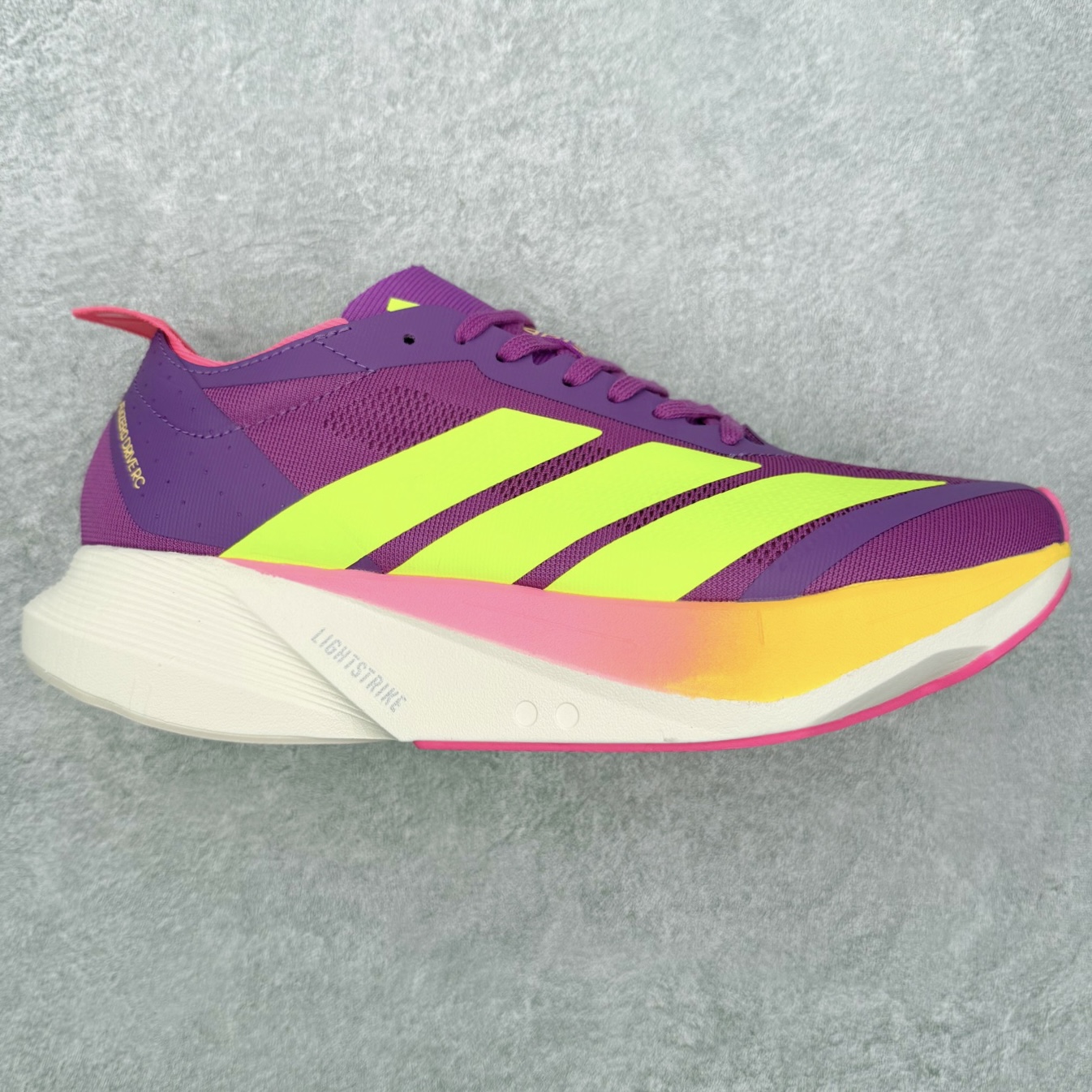 图片[4]-AD Adizero Drive RC M 马拉松竞速专业跑鞋 CELERMESH针织网面非常轻薄 纤维间的缝隙很大 可以保证跑步时的透气、排汗效果 鞋舌直接与两侧的内衬和鞋底连接在一起 在跑步过程中不会被鞋舌的左右移动所困扰 在标准鞋带孔的基础上再拓宽一组鞋带孔 适合不同脚型的需求 突破性 EnergyRods 技术，有助于跑者实现更好的成绩 中底独特的LIGHTSTRIKE PRO泡棉材质 微弹感觉在跑步过程中给予了良好的支撑体验 对于顶级精英和高水平进阶跑者来说 ADIOS PRO是一双值得信赖的竞速比赛用鞋 尺码：36 36.5 37.5 38 38.5 39 40 40.5 41 42 42.5 43 44 44.5 45-选品中心