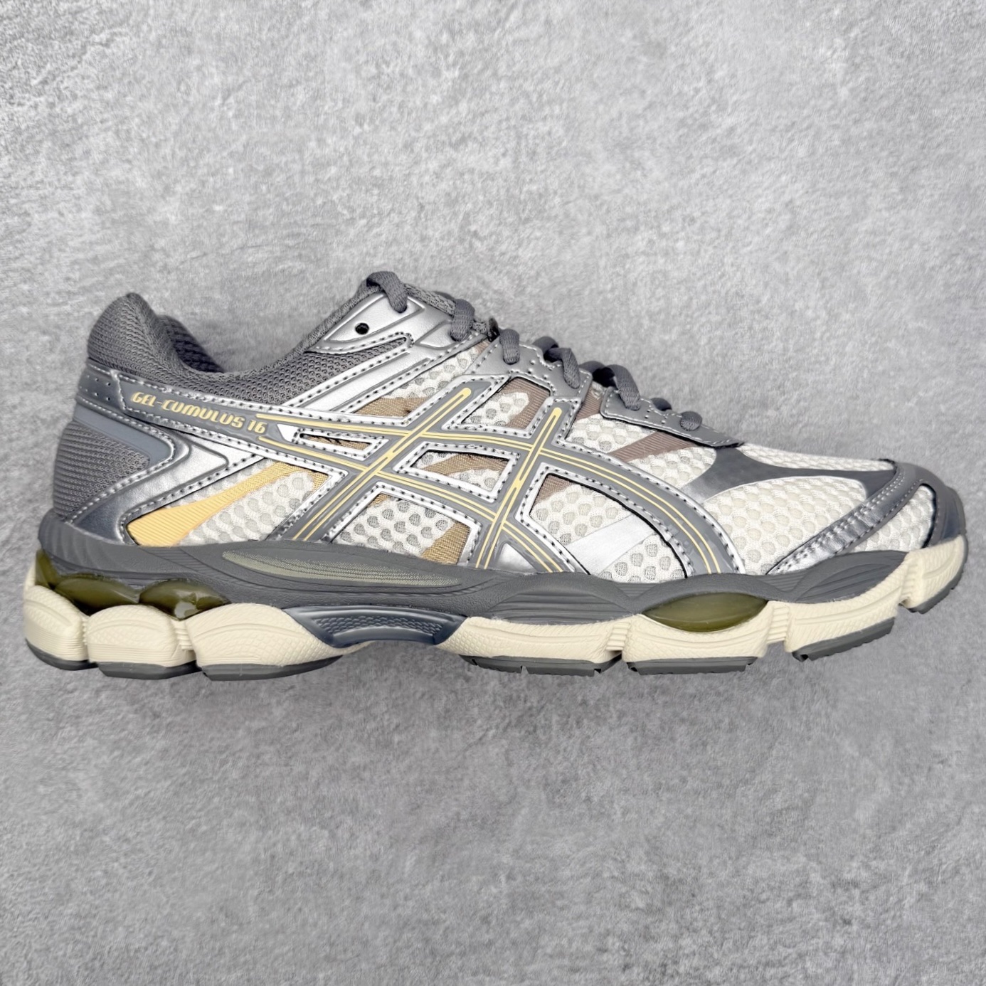 Asics Gel-Cumulus 16 亚瑟士防滑耐磨休闲运动鞋采用双层提花网面设计 提高包裹性和透气性 后跟搭载稳定系统科技T-GEL提升整体支撑力和结构感 减少对身体带来的冲击负荷 创新中底至轻回弹 尺码：36 37 37.5 38 39 39.5 40 40.5 41.5 42 42.5 43.5 44 44.5 45-选品中心