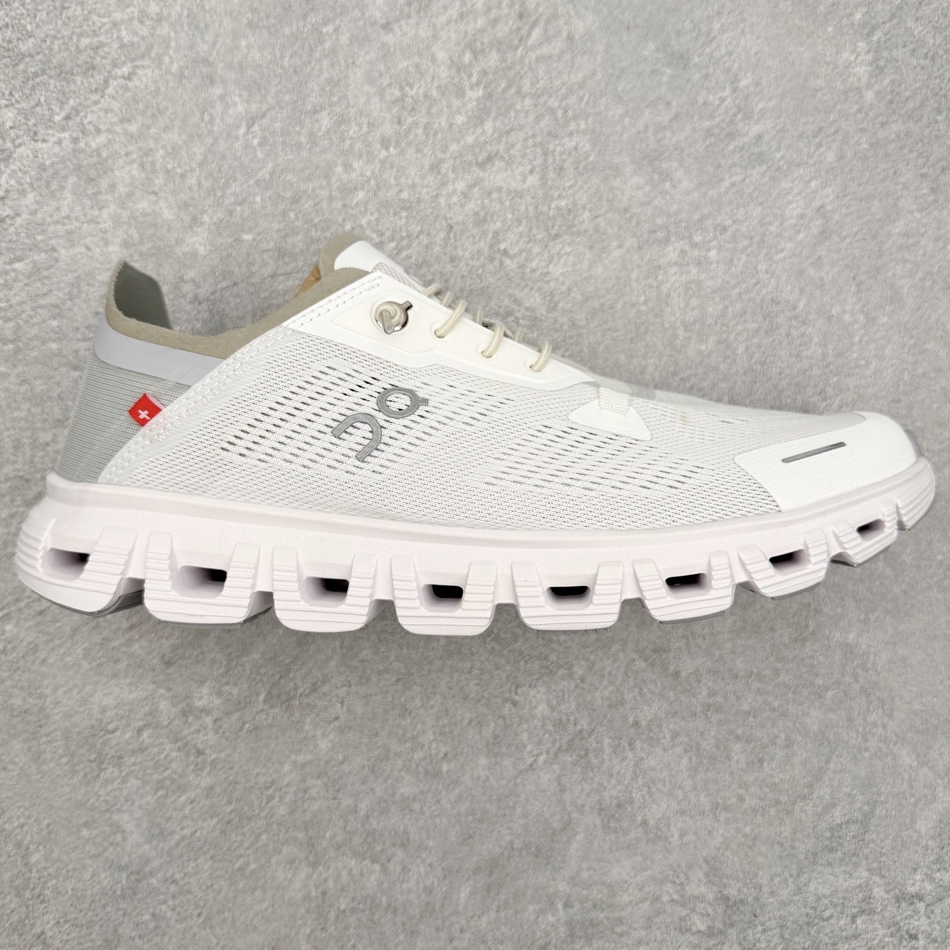 On昂跑 Cloud 6 Coast 潮流舒适 防滑耐磨 低帮 生活休闲鞋 此运动品牌 开创于2010年 缓震着陆、强效回弹、轻柔质感的设计构思始终是ON研制关键 与此同时基于“为全球提供革新性的跑步感受”信念 陆续推出了多款跑鞋及其以专业运动人体跑步工程学为设计关键的功能性跑步服饰设备 让跑者不费力气地畅快畅跑 尺码：36 36.5 37.5 38 38.5 39 40 40.5 41 42 42.5 43 44 44.5 45-选品中心