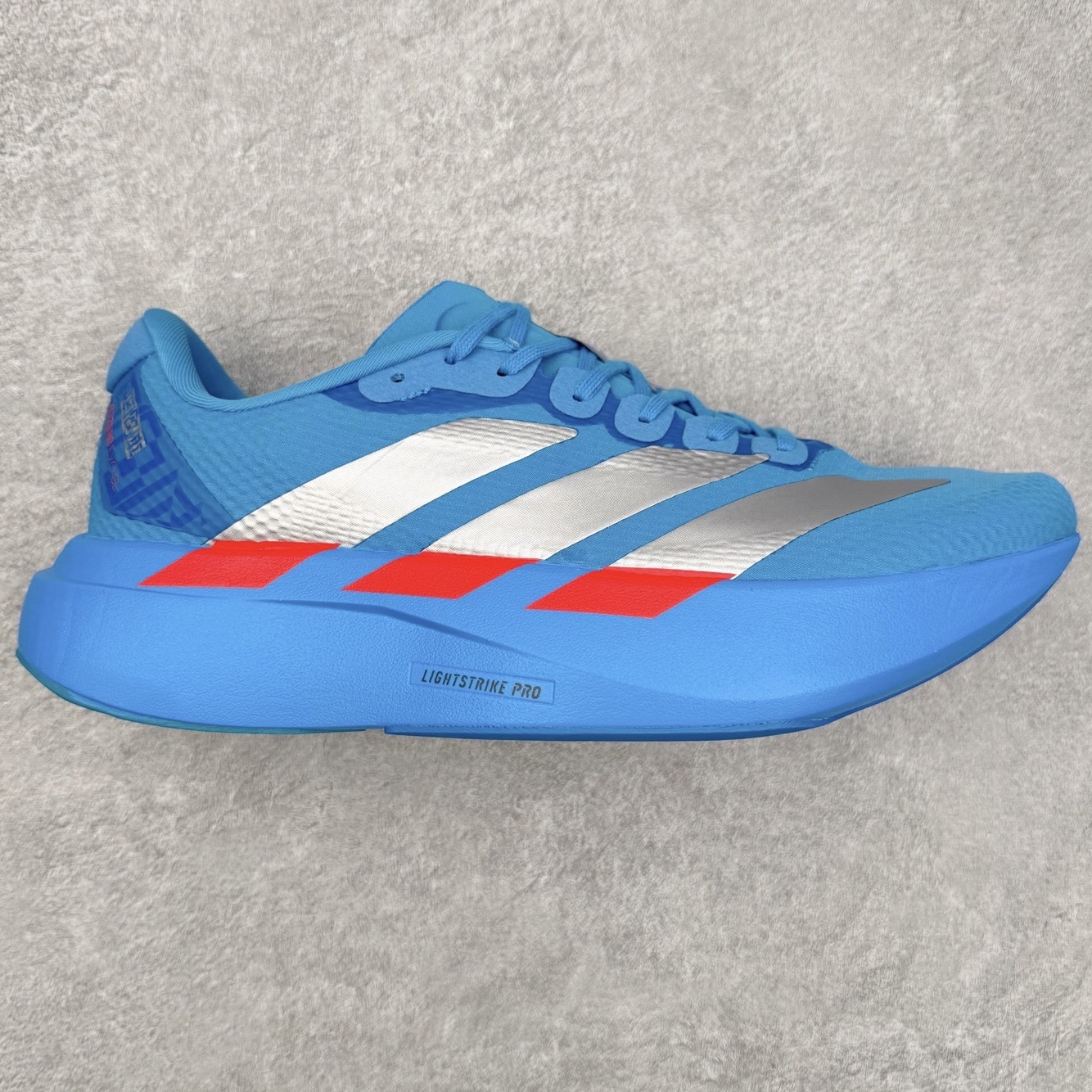 AD Adizero EVO SL 马拉松竞速专业跑鞋 CELERMESH针织网面非常轻薄 纤维间的缝隙很大 可以保证跑步时的透气、排汗效果 鞋舌直接与两侧的内衬和鞋底连接在一起 在跑步过程中不会被鞋舌的左右移动所困扰 在标准鞋带孔的基础上再拓宽一组鞋带孔 适合不同脚型的需求 突破性 EnergyRods 技术，有助于跑者实现更好的成绩 中底独特的LIGHTSTRIKE PRO泡棉材质 微弹感觉在跑步过程中给予了良好的支撑体验 对于顶级精英和高水平进阶跑者来说 ADIOS PRO是一双值得信赖的竞速比赛用鞋 尺码：36 36.5 37.5 38 38.5 39 40 40.5 41 42 42.5 43 44 44.5 45-选品中心