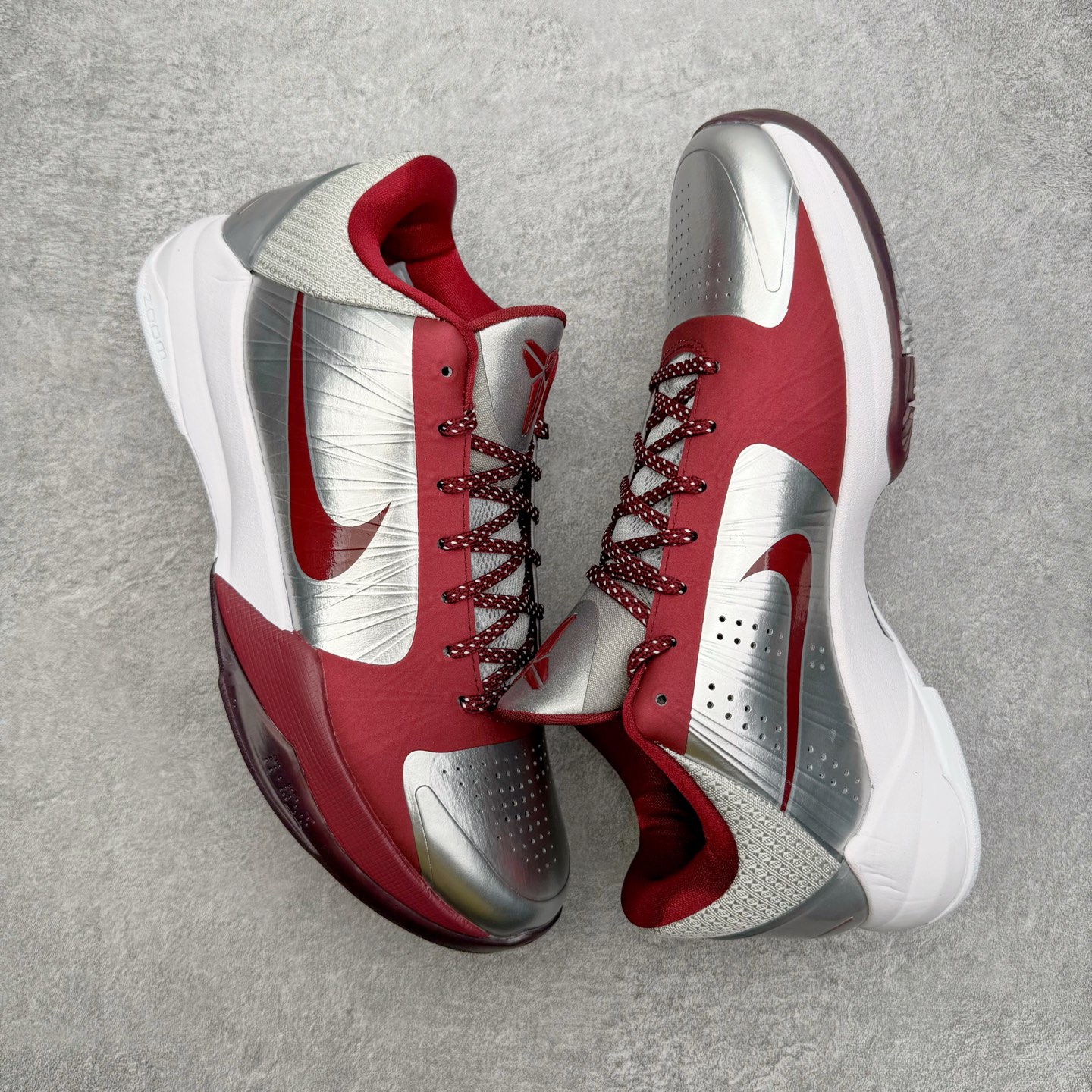 图片[3]-＃S2纯原 NK Zoom Kobe ZK5 科比5代 高中母校 银红 IM0557-001 Zoom Turbo气垫➕后掌EVA缓震 实战配置直接拉满 原楦纸板开发 鞋身流线型、后跟塑形 区分土肥圆 原档数据3D打印 鞋面细节匹配原版 全身鞋材卡料色独家定制 唯一正确喷漆SWOOSH NK专利Flyknit飞线科技，给予鞋身足够抗扭矩力 真实底模最大48.5 实战利器 专供海外市场 尺码：40 40.5 41 42 42.5 43 44 44.5 45 46 47.5 48.5 （脚宽、脚胖 建议买大半码）-选品中心