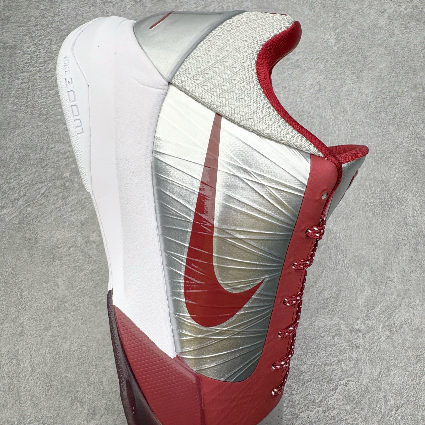 图片[6]-＃S2纯原 NK Zoom Kobe ZK5 科比5代 高中母校 银红 IM0557-001 Zoom Turbo气垫➕后掌EVA缓震 实战配置直接拉满 原楦纸板开发 鞋身流线型、后跟塑形 区分土肥圆 原档数据3D打印 鞋面细节匹配原版 全身鞋材卡料色独家定制 唯一正确喷漆SWOOSH NK专利Flyknit飞线科技，给予鞋身足够抗扭矩力 真实底模最大48.5 实战利器 专供海外市场 尺码：40 40.5 41 42 42.5 43 44 44.5 45 46 47.5 48.5 （脚宽、脚胖 建议买大半码）-选品中心