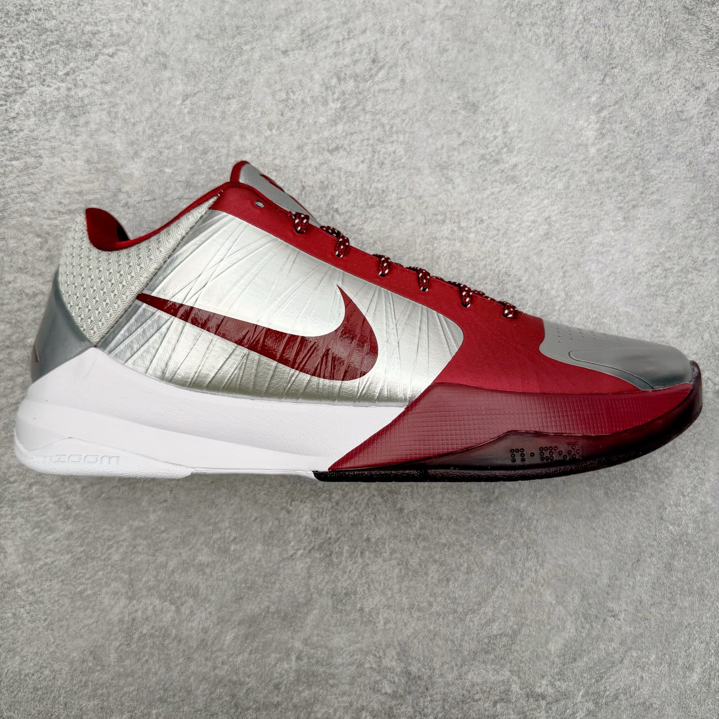 ＃S2纯原 NK Zoom Kobe ZK5 科比5代 高中母校 银红 IM0557-001 Zoom Turbo气垫➕后掌EVA缓震 实战配置直接拉满 原楦纸板开发 鞋身流线型、后跟塑形 区分土肥圆 原档数据3D打印 鞋面细节匹配原版 全身鞋材卡料色独家定制 唯一正确喷漆SWOOSH NK专利Flyknit飞线科技，给予鞋身足够抗扭矩力 真实底模最大48.5 实战利器 专供海外市场 尺码：40 40.5 41 42 42.5 43 44 44.5 45 46 47.5 48.5 （脚宽、脚胖 建议买大半码）-选品中心