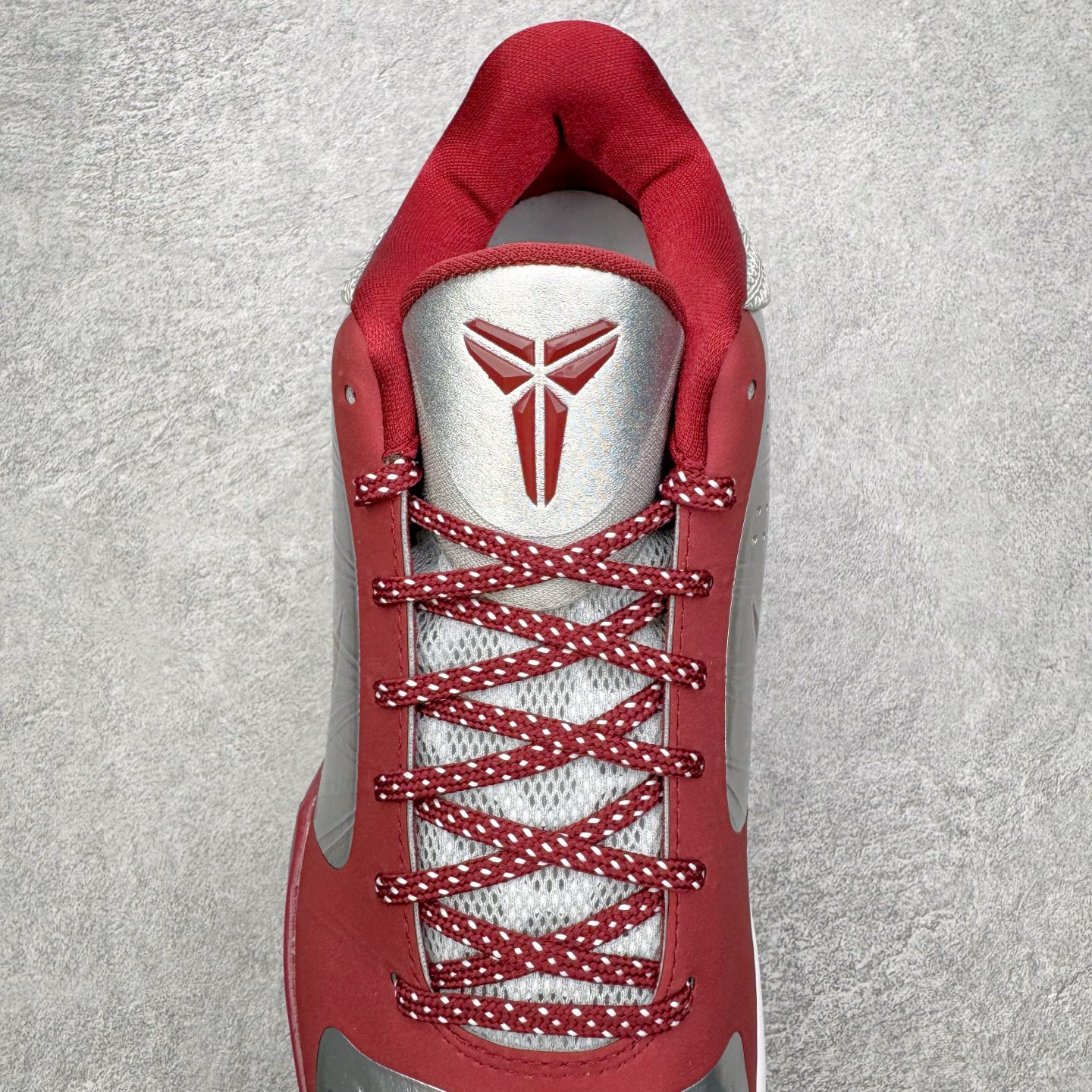 图片[5]-＃S2纯原 NK Zoom Kobe ZK5 科比5代 高中母校 银红 IM0557-001 Zoom Turbo气垫➕后掌EVA缓震 实战配置直接拉满 原楦纸板开发 鞋身流线型、后跟塑形 区分土肥圆 原档数据3D打印 鞋面细节匹配原版 全身鞋材卡料色独家定制 唯一正确喷漆SWOOSH NK专利Flyknit飞线科技，给予鞋身足够抗扭矩力 真实底模最大48.5 实战利器 专供海外市场 尺码：40 40.5 41 42 42.5 43 44 44.5 45 46 47.5 48.5 （脚宽、脚胖 建议买大半码）-选品中心