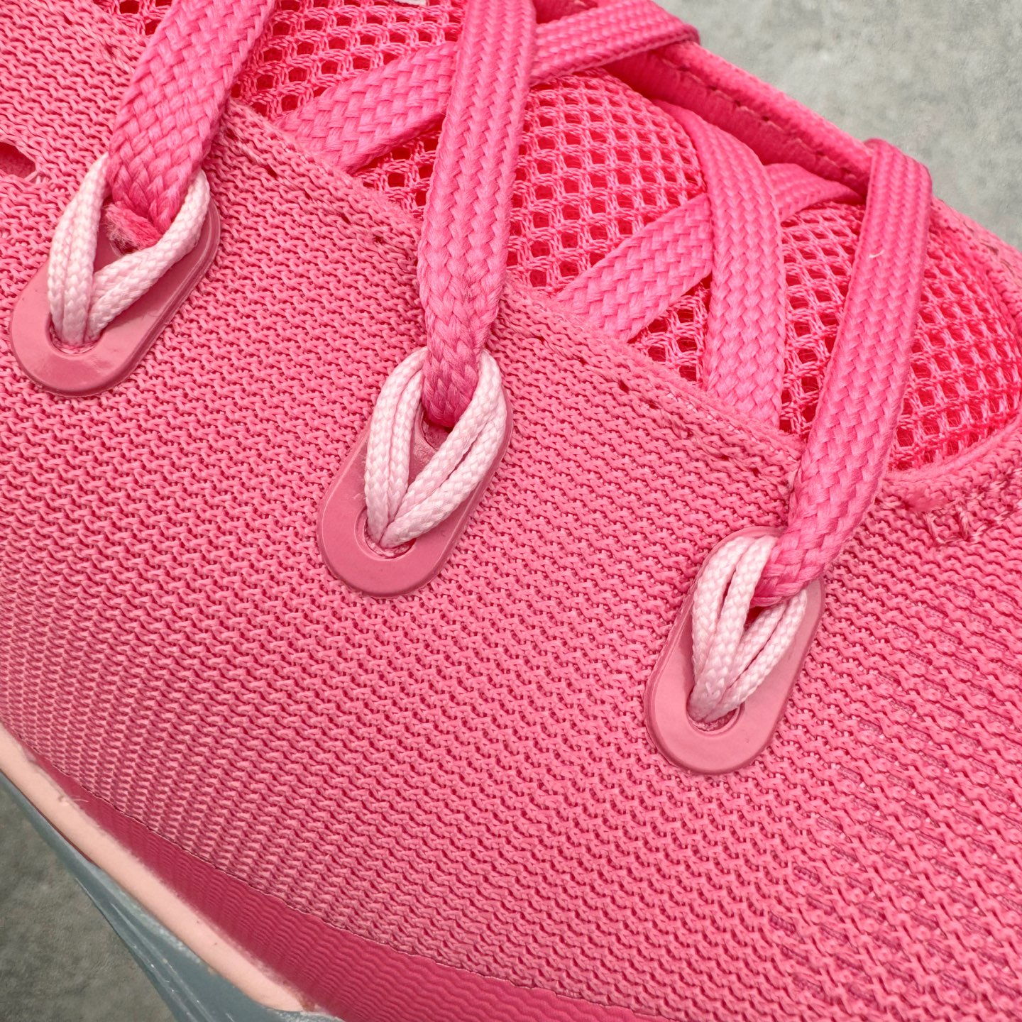 图片[14]-＃灭世/Max Nike Kobe 9 Low EM Think Pink PE 科比九代舒适减震防滑低帮篮球鞋 粉色 HQ4995-600 ✅原楦打造灵动版型 鞋头➕腰身➕后跟 360°无死角 ✅原厂工艺3层立体编织flyknit鞋面 厚度同步ZP吊打市场“纯原” ✅原厂碳板加持 立体感区分市场货品 ✅区分市场货品🌪过验级拉帮细节 ✅内置全新复刻版中底鞋垫 REACT缓震 密度增加抗衰减 ✅针对海外市场增加 47.5 满足精英选手实战需求 最强科9 灭世制造 用实力让情怀落地 👊🏻 尺码：39 40 40.5 41 42 42.5 43 44 44.5 45 46 47.5-选品中心