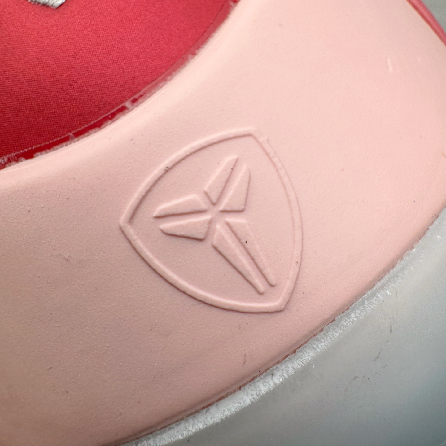 图片[12]-＃灭世/Max Nike Kobe 9 Low EM Think Pink PE 科比九代舒适减震防滑低帮篮球鞋 粉色 HQ4995-600 ✅原楦打造灵动版型 鞋头➕腰身➕后跟 360°无死角 ✅原厂工艺3层立体编织flyknit鞋面 厚度同步ZP吊打市场“纯原” ✅原厂碳板加持 立体感区分市场货品 ✅区分市场货品🌪过验级拉帮细节 ✅内置全新复刻版中底鞋垫 REACT缓震 密度增加抗衰减 ✅针对海外市场增加 47.5 满足精英选手实战需求 最强科9 灭世制造 用实力让情怀落地 👊🏻 尺码：39 40 40.5 41 42 42.5 43 44 44.5 45 46 47.5-选品中心