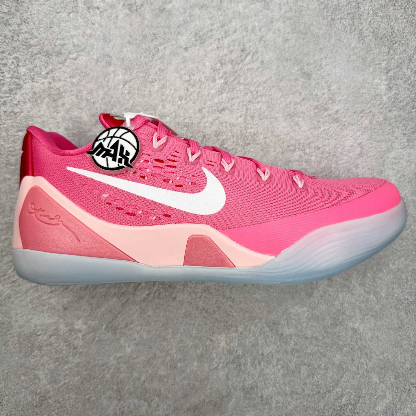 ＃灭世/Max Nike Kobe 9 Low EM Think Pink PE 科比九代舒适减震防滑低帮篮球鞋 粉色 HQ4995-600 ✅原楦打造灵动版型 鞋头➕腰身➕后跟 360°无死角 ✅原厂工艺3层立体编织flyknit鞋面 厚度同步ZP吊打市场“纯原” ✅原厂碳板加持 立体感区分市场货品 ✅区分市场货品🌪过验级拉帮细节 ✅内置全新复刻版中底鞋垫 REACT缓震 密度增加抗衰减 ✅针对海外市场增加 47.5 满足精英选手实战需求 最强科9 灭世制造 用实力让情怀落地 👊🏻 尺码：39 40 40.5 41 42 42.5 43 44 44.5 45 46 47.5-选品中心