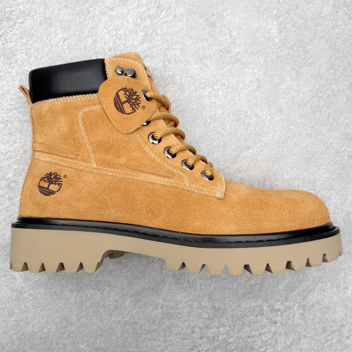 Timberland添柏岚/天伯伦 秋冬新品 秋冬必备户外休闲大黄靴系列#广东大厂品质 原盒原包装 时尚潮流搭配 面料采用意大利🇮🇹顶级磨砂细纹牛皮 轻质大底 搭配防臭防腐真皮乳胶鞋垫 大底到五金都是代工厂原材料制作 同原版固特异永不开胶工艺 好货不杀猪 首单质量严格把控 全网独家首发 品质毋庸置疑 全套官网统一包装 给您完美的穿着体验 质量考究耐穿 型男必备 专治不帅 高品质脚感一流 今年冬季防寒户外专用 日常随意搭配 尺码：38-44（皮鞋码）-选品中心