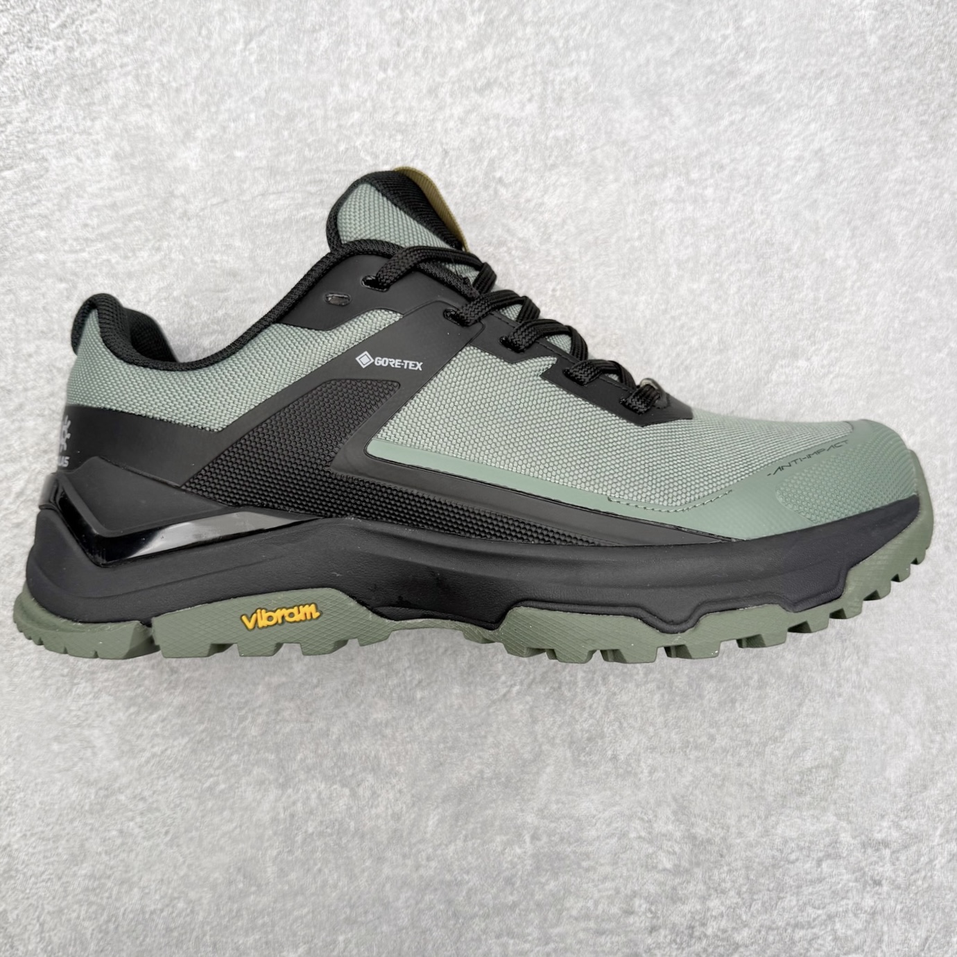 ＃K版 KAILAS 凯乐石 界山户外运动舒适时尚防滑透气低帮登山徒步鞋 KAILAS凯乐石品牌是全球三大全系攀登品牌之一，于2003年创立于中国广州，致力于为有攀登梦想的户外运动员及爱好者，研发制造功能性专业装备，满足他们在极限环境下安全舒适的需求，凯乐石专注于科技面料的开发及专业功能设计，产品线覆盖登山、攀岩、徒步、越野跑山、露营、旅行等多项户外运动，通过运动员的测试反馈，不断进化迭代，产品荣获国内外大奖71座，发明专利21个，更突破性的自主研发攀登器械，打造出中国的攀登硬实力。实拍调校N版已经零色差零失真 百分百还原实物色彩所见即所得 不存在货不对板色差等低级问题 选购参考实物拍摄 不混卖不参货 只用心做好货严格选品 承诺混一赔十 尺码：36 36.5 37.5 38 38.5 39 40 40.5 41 42 42.5 43 44 44.5 45-选品中心