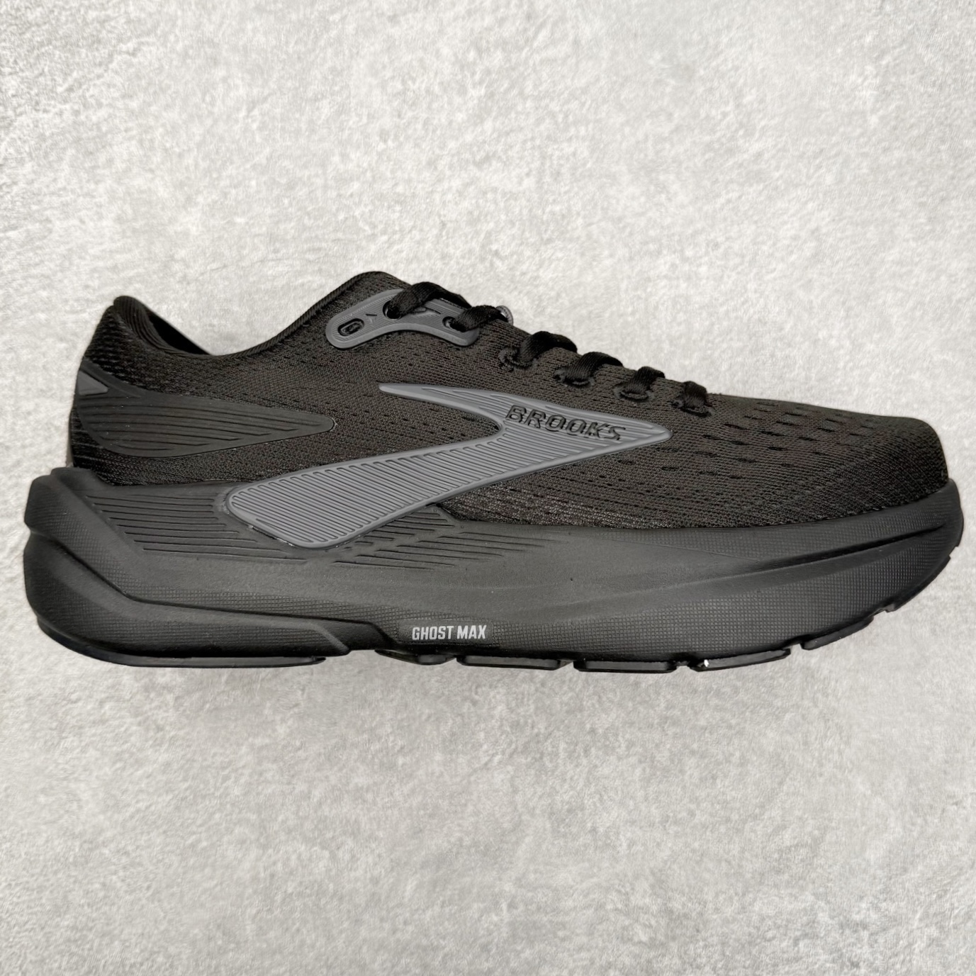 Brooks布鲁克斯 Ghost Max 3 运动舒适防滑耐磨低帮跑步鞋 实拍调校N版已经零色差零失真 百分百还原实物色彩所见即所得 不存在货不对板色差等低级问题 选购参考实物拍摄 不混卖不参货 只用心做好货严格选品 承诺混一赔十 尺码：36 36.5 37.5 38 38.5 39 40 40.5 41 42 42.5 43 44 44.5 45-选品中心