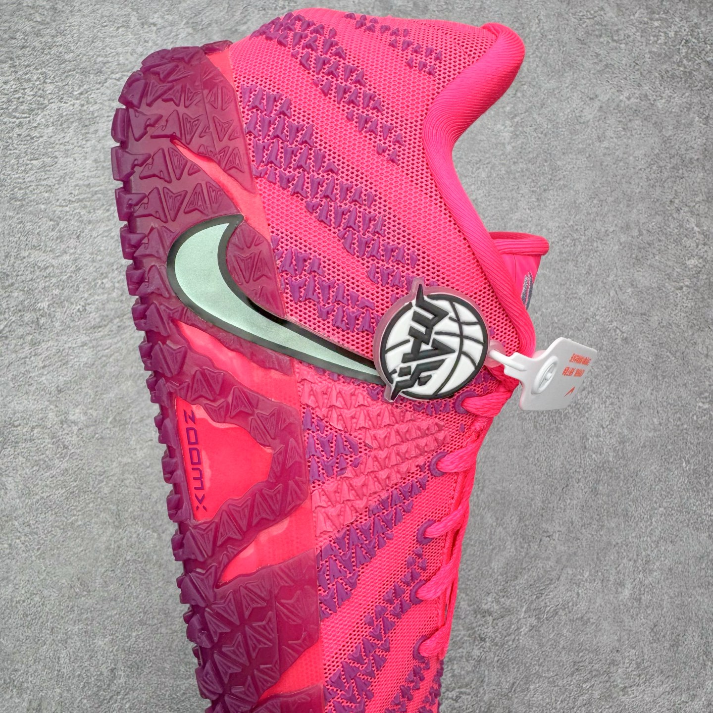 图片[6]-＃灭世/Max NK Ja 3 Scratch EP 莫兰特三代柔软舒适防滑耐磨透气支撑轻便低帮篮球鞋 粉紫 HF2794-600 2024『压轴』后卫实战旗舰 圣枪腰王 重磅革新登场🌪 🔝历时5个月！全力打造 科比➕欧文系列 综合体 ！Pt实战体验天花板上限 再度提高🔝 ✅【顶配缓震】独家革新搭载 前掌5mm TURBO气垫 兼具贴地与缓震！（正品仅长方形小气垫）➕后掌大马蹄14mm厚 气垫 提高后掌缓震极限 （正品后掌无气垫） ✅【顶级抗扭】 搭载硬度65HC 发泡中底框架 ➕高强度中足抗扭片 革新升级 赛事级抗扭水平！独此一家 ✅【顶级支撑】鞋身侧向包裹 双层补强层 200斤以上选手 也可驾驭（正品仅一层）对比市场货品偷工减料 不可同日而语！ ✅气垫气压上脚即可感受！后掌鞋垫掀开可见气垫轮廓（谨防窜货） 鞋底止滑配方 无需磨合 原地起飞🛫 NK年度后卫旗舰 独家革新升级 『口碑源自专业 实力来源于专注』 真灭世纯原 切勿被市场仿冒吊牌挂羊头卖狗肉 尺码：39-46 正码正拍-选品中心
