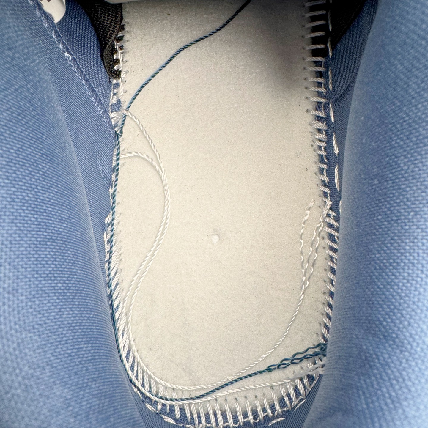 图片[10]-＃YC纯原 Supreme x Nk Dunk SB Dunk Low 舒适 防滑耐磨低帮板鞋 男女同款 联名美国限定黑蓝 HQ8487-400 毫无疑问市场中端王者 实力大厂出品 新配色陆续开发 利润个位数只为口碑 全套原纸板楦头开发 确保原汁原味 完美呈现DUNK版型 一比一鞋头弧度高度鞋身弧度 此版本只针对中端市场 皮料材质有所更替 其他数据细节工艺流程均保持一致 绝不口嗨 细节品控鞋型随意对比 独家私模官方第六代原厂航空铝磨具打磨大底 鞋头坡度极致还原 无解鞋型 原盒原配 圈内天花板工艺 原厂玻璃冲刀 超高清洁度 全鞋零毛边皮料切割 原厂中底布点胶 中底布拉帮走线遵循公司 尺码：40 40.5 41 42 42.5 43 44 44.5 45 46-选品中心