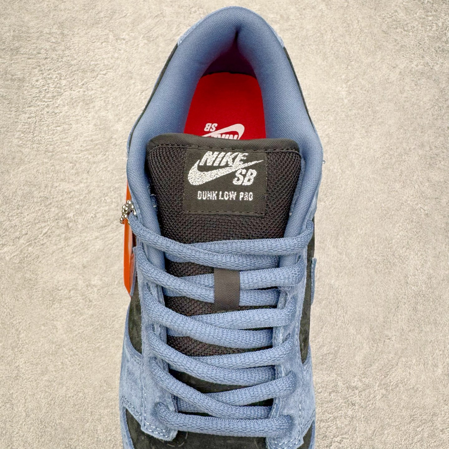 图片[5]-＃YC纯原 Supreme x Nk Dunk SB Dunk Low 舒适 防滑耐磨低帮板鞋 男女同款 联名美国限定黑蓝 HQ8487-400 毫无疑问市场中端王者 实力大厂出品 新配色陆续开发 利润个位数只为口碑 全套原纸板楦头开发 确保原汁原味 完美呈现DUNK版型 一比一鞋头弧度高度鞋身弧度 此版本只针对中端市场 皮料材质有所更替 其他数据细节工艺流程均保持一致 绝不口嗨 细节品控鞋型随意对比 独家私模官方第六代原厂航空铝磨具打磨大底 鞋头坡度极致还原 无解鞋型 原盒原配 圈内天花板工艺 原厂玻璃冲刀 超高清洁度 全鞋零毛边皮料切割 原厂中底布点胶 中底布拉帮走线遵循公司 尺码：40 40.5 41 42 42.5 43 44 44.5 45 46-选品中心