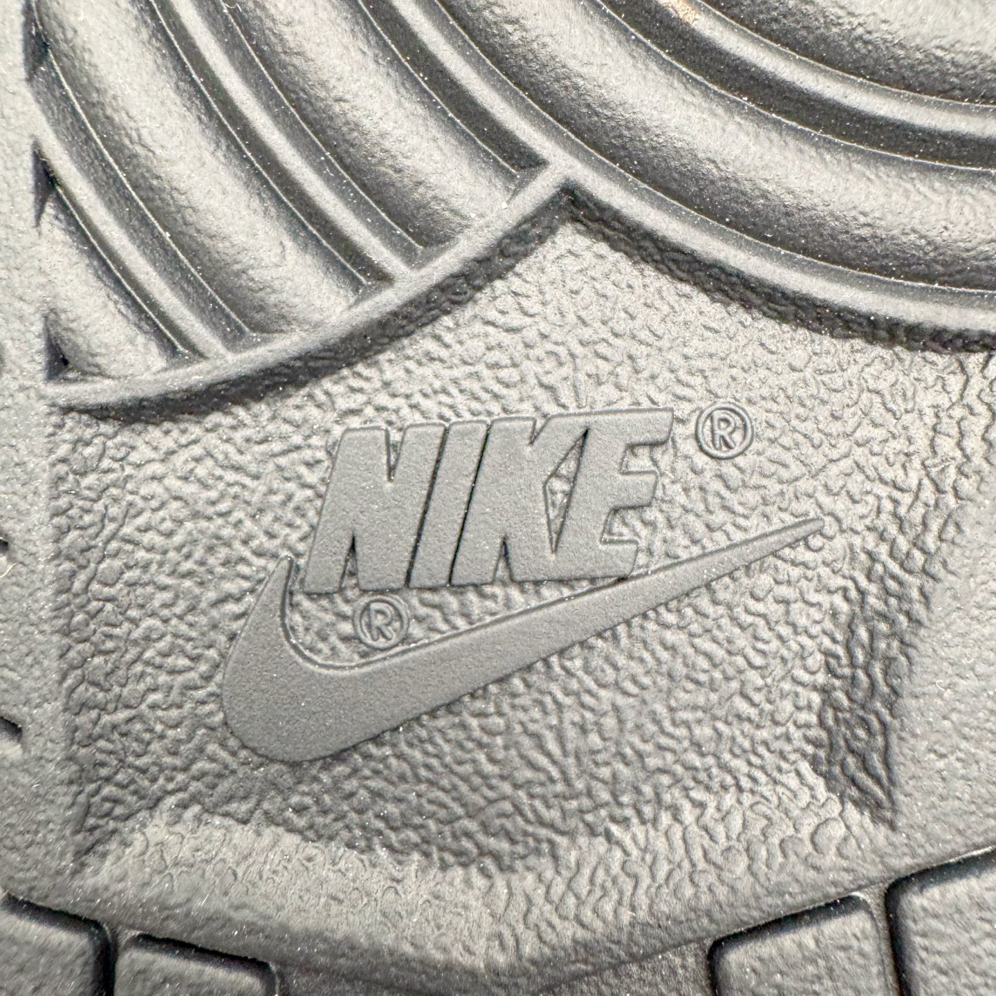 图片[21]-＃YC纯原 Supreme x Nk Dunk SB Dunk Low 舒适 防滑耐磨低帮板鞋 男女同款 联名美国限定黑蓝 HQ8487-400 毫无疑问市场中端王者 实力大厂出品 新配色陆续开发 利润个位数只为口碑 全套原纸板楦头开发 确保原汁原味 完美呈现DUNK版型 一比一鞋头弧度高度鞋身弧度 此版本只针对中端市场 皮料材质有所更替 其他数据细节工艺流程均保持一致 绝不口嗨 细节品控鞋型随意对比 独家私模官方第六代原厂航空铝磨具打磨大底 鞋头坡度极致还原 无解鞋型 原盒原配 圈内天花板工艺 原厂玻璃冲刀 超高清洁度 全鞋零毛边皮料切割 原厂中底布点胶 中底布拉帮走线遵循公司 尺码：40 40.5 41 42 42.5 43 44 44.5 45 46-选品中心