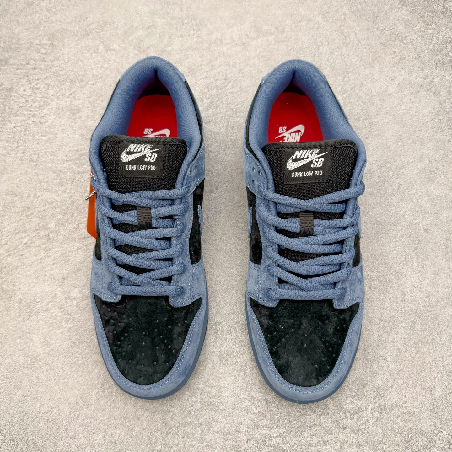 图片[2]-＃YC纯原 Supreme x Nk Dunk SB Dunk Low 舒适 防滑耐磨低帮板鞋 男女同款 联名美国限定黑蓝 HQ8487-400 毫无疑问市场中端王者 实力大厂出品 新配色陆续开发 利润个位数只为口碑 全套原纸板楦头开发 确保原汁原味 完美呈现DUNK版型 一比一鞋头弧度高度鞋身弧度 此版本只针对中端市场 皮料材质有所更替 其他数据细节工艺流程均保持一致 绝不口嗨 细节品控鞋型随意对比 独家私模官方第六代原厂航空铝磨具打磨大底 鞋头坡度极致还原 无解鞋型 原盒原配 圈内天花板工艺 原厂玻璃冲刀 超高清洁度 全鞋零毛边皮料切割 原厂中底布点胶 中底布拉帮走线遵循公司 尺码：40 40.5 41 42 42.5 43 44 44.5 45 46-选品中心