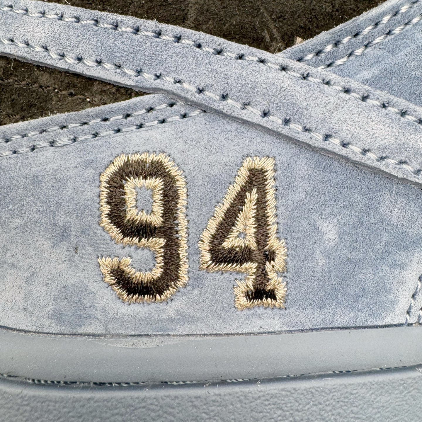 图片[17]-＃YC纯原 Supreme x Nk Dunk SB Dunk Low 舒适 防滑耐磨低帮板鞋 男女同款 联名美国限定黑蓝 HQ8487-400 毫无疑问市场中端王者 实力大厂出品 新配色陆续开发 利润个位数只为口碑 全套原纸板楦头开发 确保原汁原味 完美呈现DUNK版型 一比一鞋头弧度高度鞋身弧度 此版本只针对中端市场 皮料材质有所更替 其他数据细节工艺流程均保持一致 绝不口嗨 细节品控鞋型随意对比 独家私模官方第六代原厂航空铝磨具打磨大底 鞋头坡度极致还原 无解鞋型 原盒原配 圈内天花板工艺 原厂玻璃冲刀 超高清洁度 全鞋零毛边皮料切割 原厂中底布点胶 中底布拉帮走线遵循公司 尺码：40 40.5 41 42 42.5 43 44 44.5 45 46-选品中心