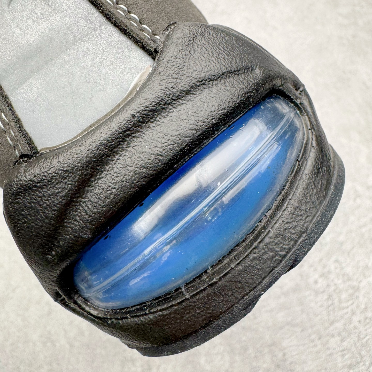 图片[12]-＃纯原 NK Air Max 95 复古减震气垫跑鞋 灰蓝 IM7410-100 经典重温 外单专供大厂出品 品质稳定 一百余色 终端操作 鞋款设计灵感源于人体构造 中底设计基于人体的脊柱构造 是整体设计的核心 尼龙孔眼代表了肋骨 而分层式面板和网眼象征着肌肉纤维和肉体组织 Air Max 95采用了两个独立的吹塑成型的Air-Sole单元 并首次在前掌使用可视化气垫设计 Swoosh logo夜当作一个 点符号放在了鞋子的后帮位置 20年的发展让 AIR MAX 95有了不同的故事 20年后再度面向世人的时候 焕然一新的面貌 让人有了另外一种清新脱俗的感觉 尺码：36 36.5 37.5 38 38.5 39 40 40.5 41 42 42.5 43 44 44.5 45 46 47.5-选品中心