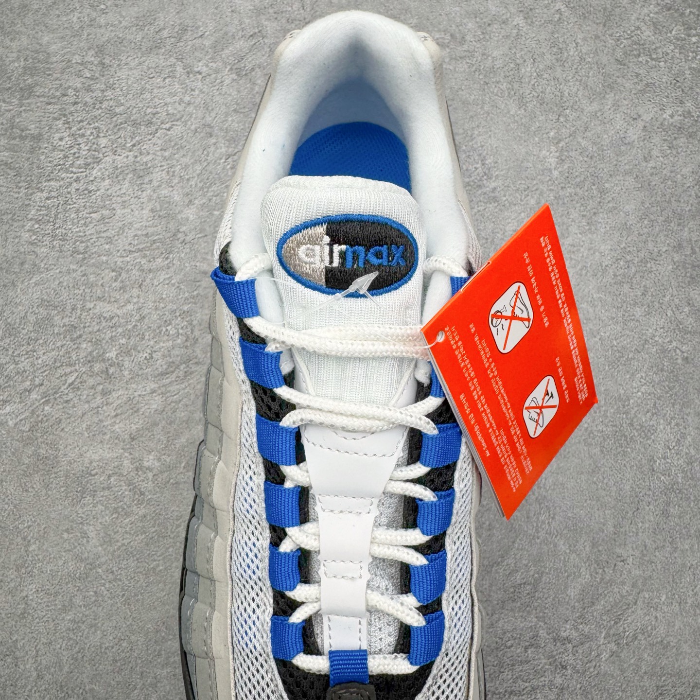 图片[5]-＃纯原 NK Air Max 95 复古减震气垫跑鞋 灰蓝 IM7410-100 经典重温 外单专供大厂出品 品质稳定 一百余色 终端操作 鞋款设计灵感源于人体构造 中底设计基于人体的脊柱构造 是整体设计的核心 尼龙孔眼代表了肋骨 而分层式面板和网眼象征着肌肉纤维和肉体组织 Air Max 95采用了两个独立的吹塑成型的Air-Sole单元 并首次在前掌使用可视化气垫设计 Swoosh logo夜当作一个 点符号放在了鞋子的后帮位置 20年的发展让 AIR MAX 95有了不同的故事 20年后再度面向世人的时候 焕然一新的面貌 让人有了另外一种清新脱俗的感觉 尺码：36 36.5 37.5 38 38.5 39 40 40.5 41 42 42.5 43 44 44.5 45 46 47.5-选品中心