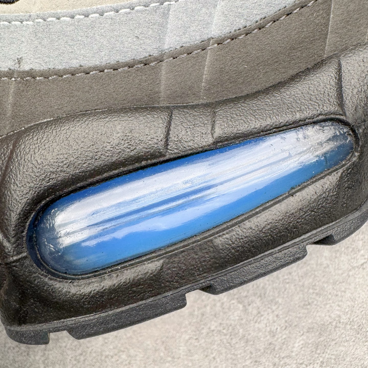 图片[20]-＃纯原 NK Air Max 95 复古减震气垫跑鞋 灰蓝 IM7410-100 经典重温 外单专供大厂出品 品质稳定 一百余色 终端操作 鞋款设计灵感源于人体构造 中底设计基于人体的脊柱构造 是整体设计的核心 尼龙孔眼代表了肋骨 而分层式面板和网眼象征着肌肉纤维和肉体组织 Air Max 95采用了两个独立的吹塑成型的Air-Sole单元 并首次在前掌使用可视化气垫设计 Swoosh logo夜当作一个 点符号放在了鞋子的后帮位置 20年的发展让 AIR MAX 95有了不同的故事 20年后再度面向世人的时候 焕然一新的面貌 让人有了另外一种清新脱俗的感觉 尺码：36 36.5 37.5 38 38.5 39 40 40.5 41 42 42.5 43 44 44.5 45 46 47.5-选品中心