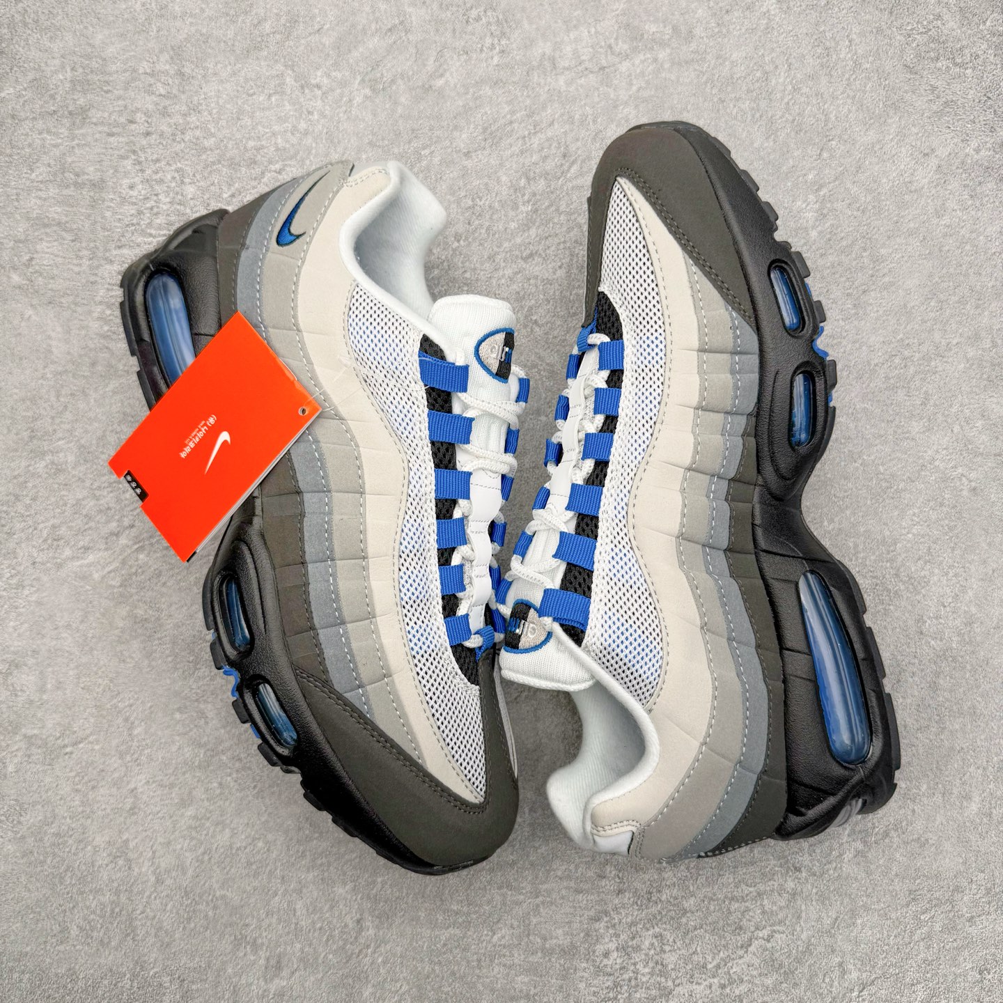 图片[3]-＃纯原 NK Air Max 95 复古减震气垫跑鞋 灰蓝 IM7410-100 经典重温 外单专供大厂出品 品质稳定 一百余色 终端操作 鞋款设计灵感源于人体构造 中底设计基于人体的脊柱构造 是整体设计的核心 尼龙孔眼代表了肋骨 而分层式面板和网眼象征着肌肉纤维和肉体组织 Air Max 95采用了两个独立的吹塑成型的Air-Sole单元 并首次在前掌使用可视化气垫设计 Swoosh logo夜当作一个 点符号放在了鞋子的后帮位置 20年的发展让 AIR MAX 95有了不同的故事 20年后再度面向世人的时候 焕然一新的面貌 让人有了另外一种清新脱俗的感觉 尺码：36 36.5 37.5 38 38.5 39 40 40.5 41 42 42.5 43 44 44.5 45 46 47.5-选品中心